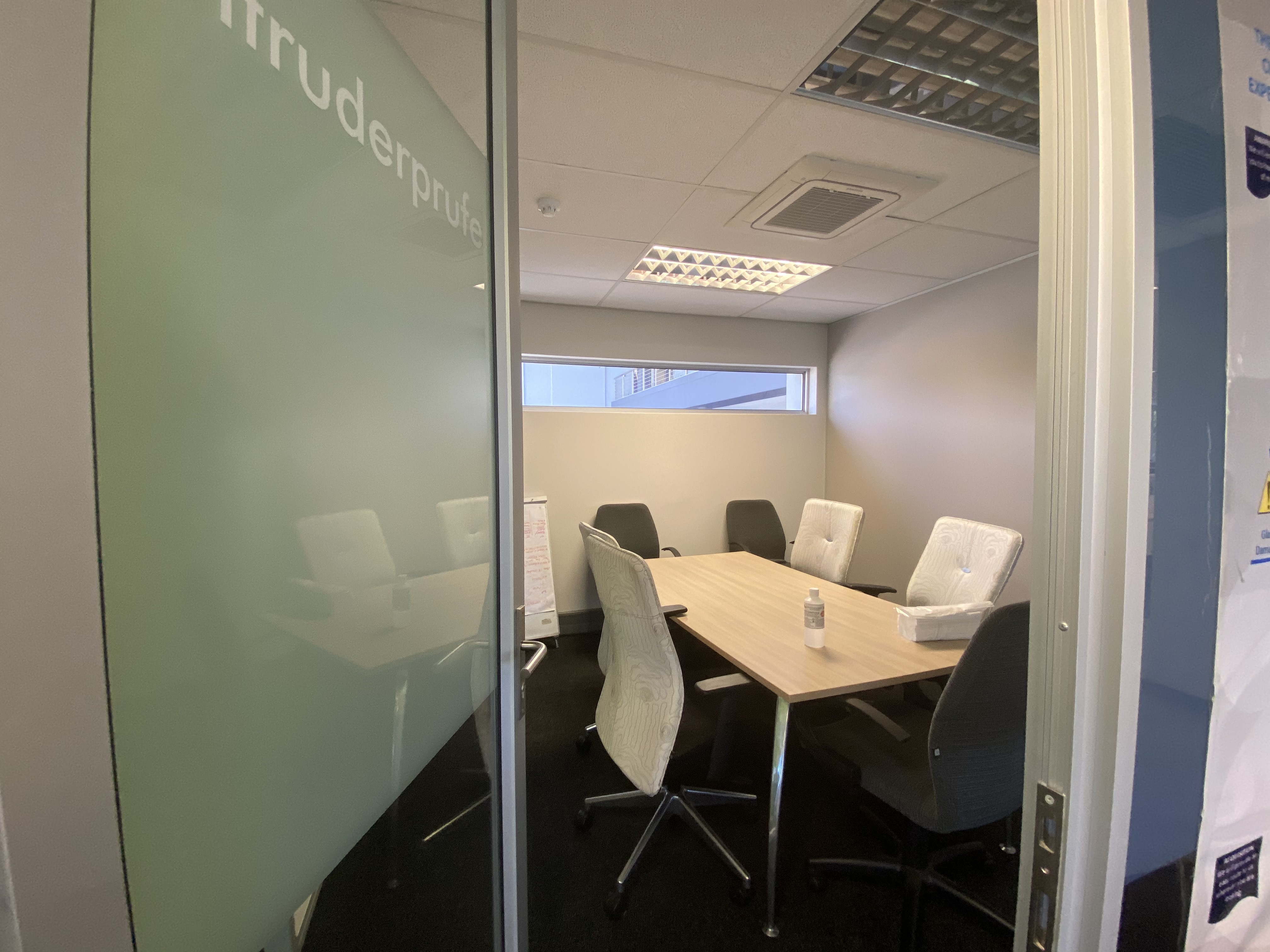 963m² Office Space to rent at 18 Skeen Boulevard in Bedfordview