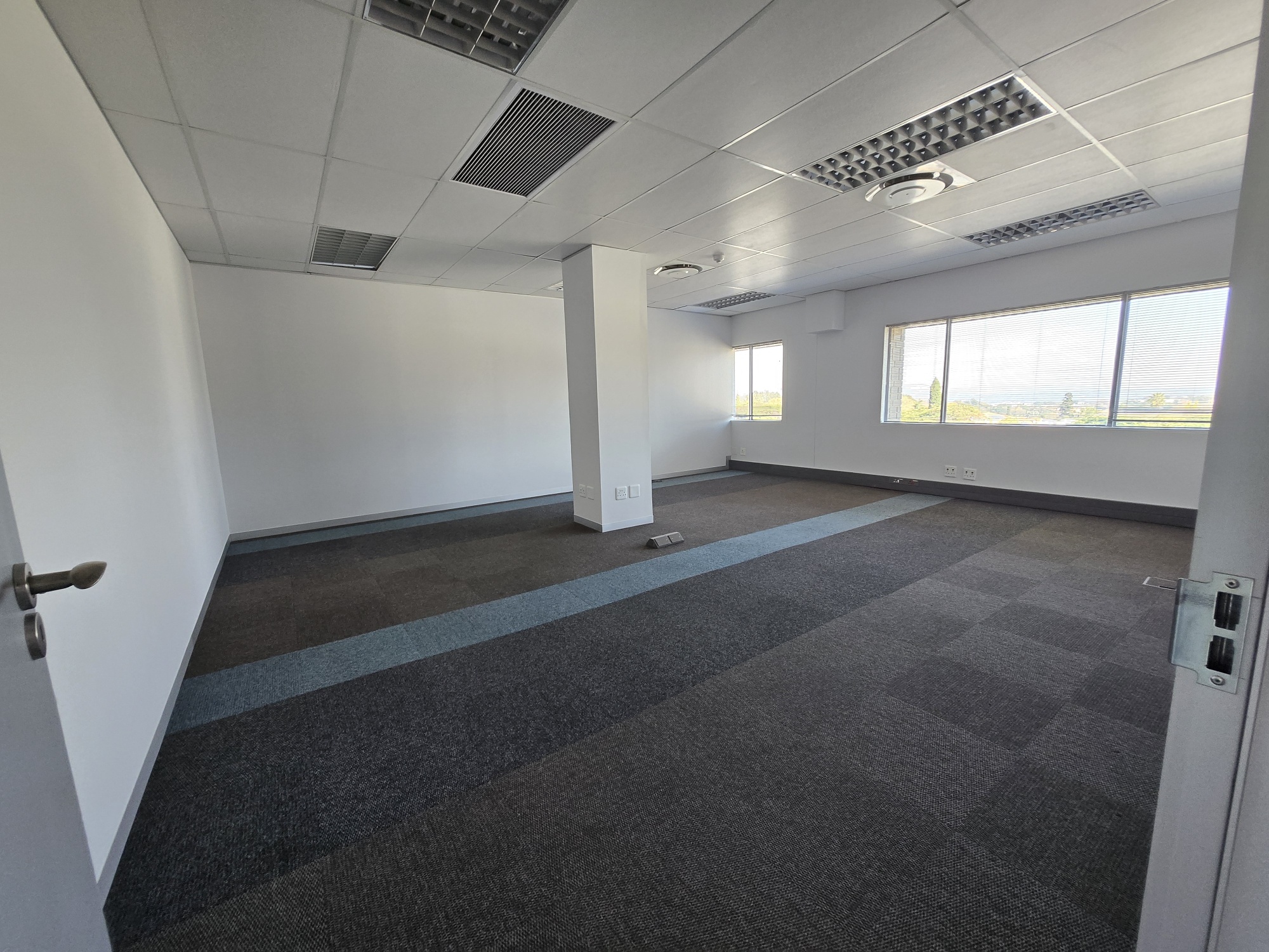 937m² Office Space to rent at 33 Fricker Road in Illovo
