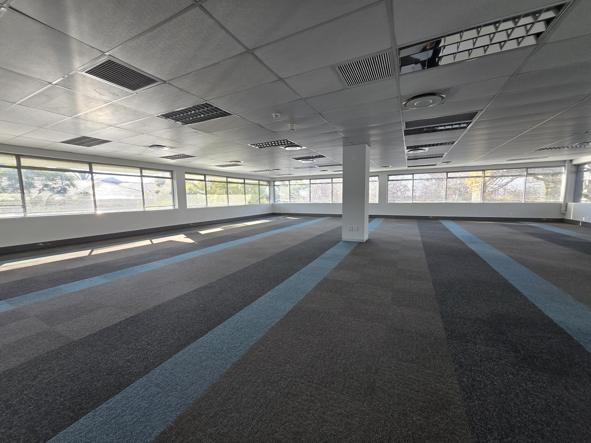 937m² Office Space to rent at 33 Fricker Road in Illovo