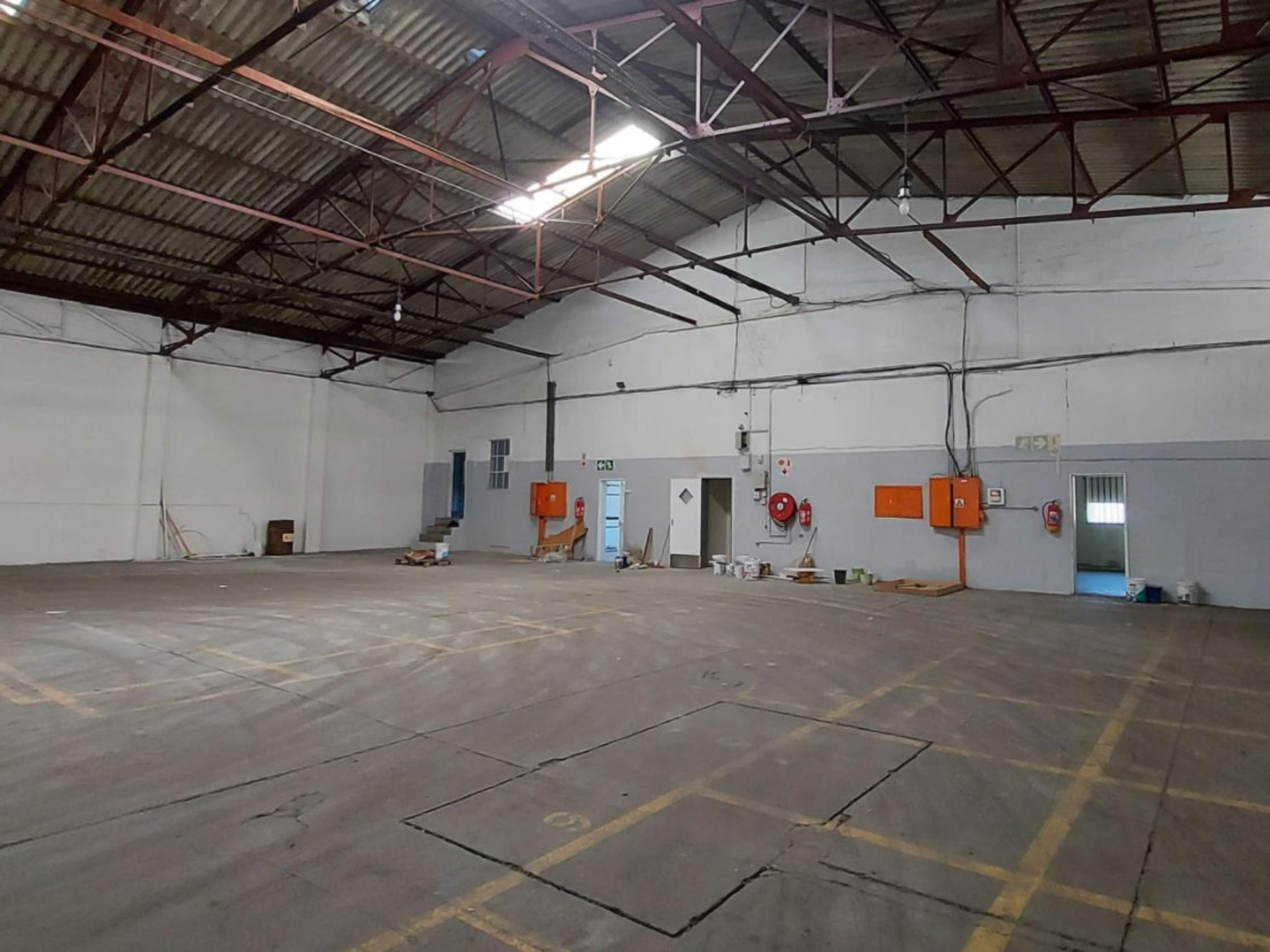 1 240m² Warehouse to rent at 33 Industria Ring Road - Parow Industria in Parow Industria