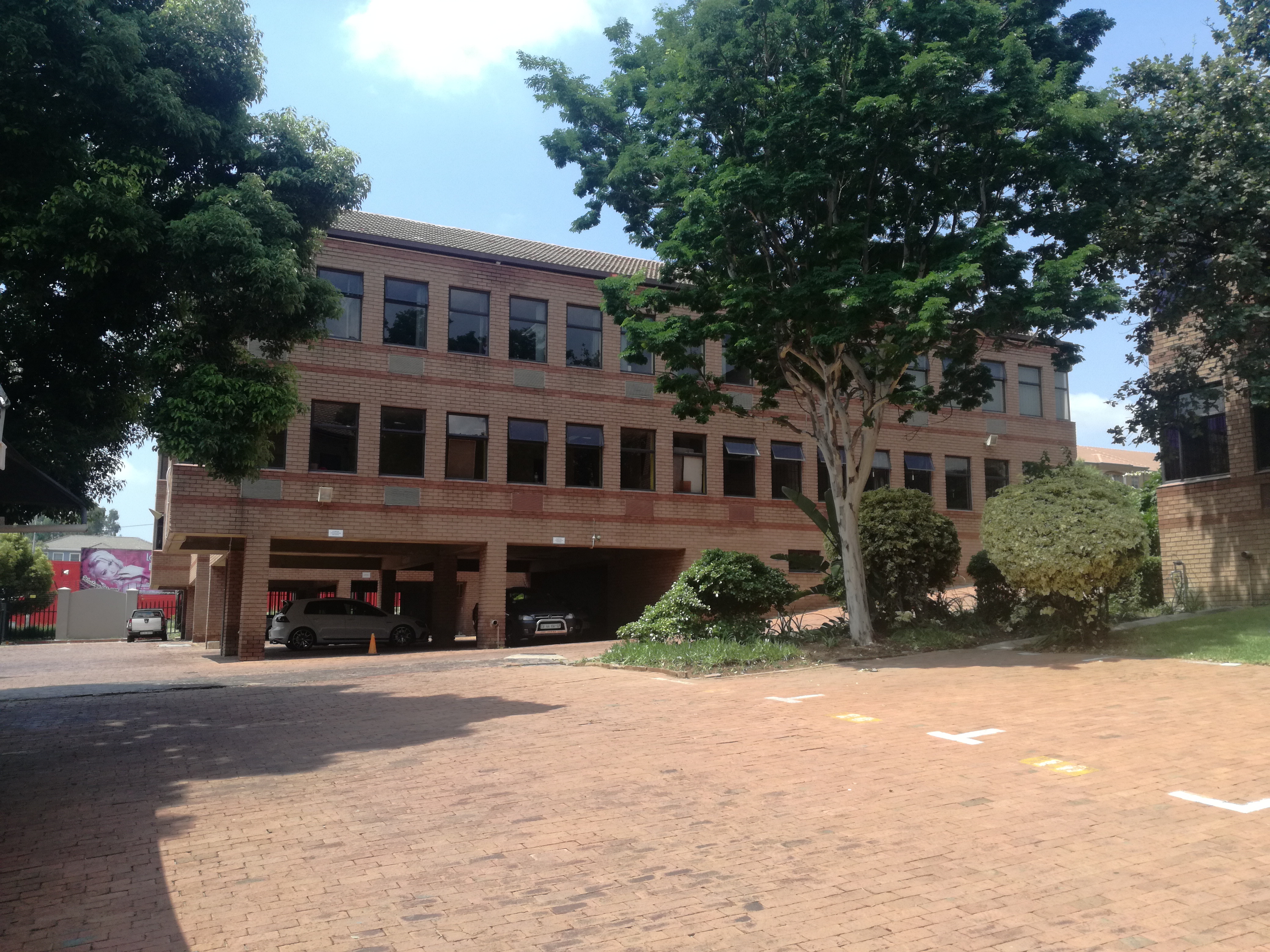 113m² Office Space to rent at 372 - 376 Oak Avenue in Ferndale