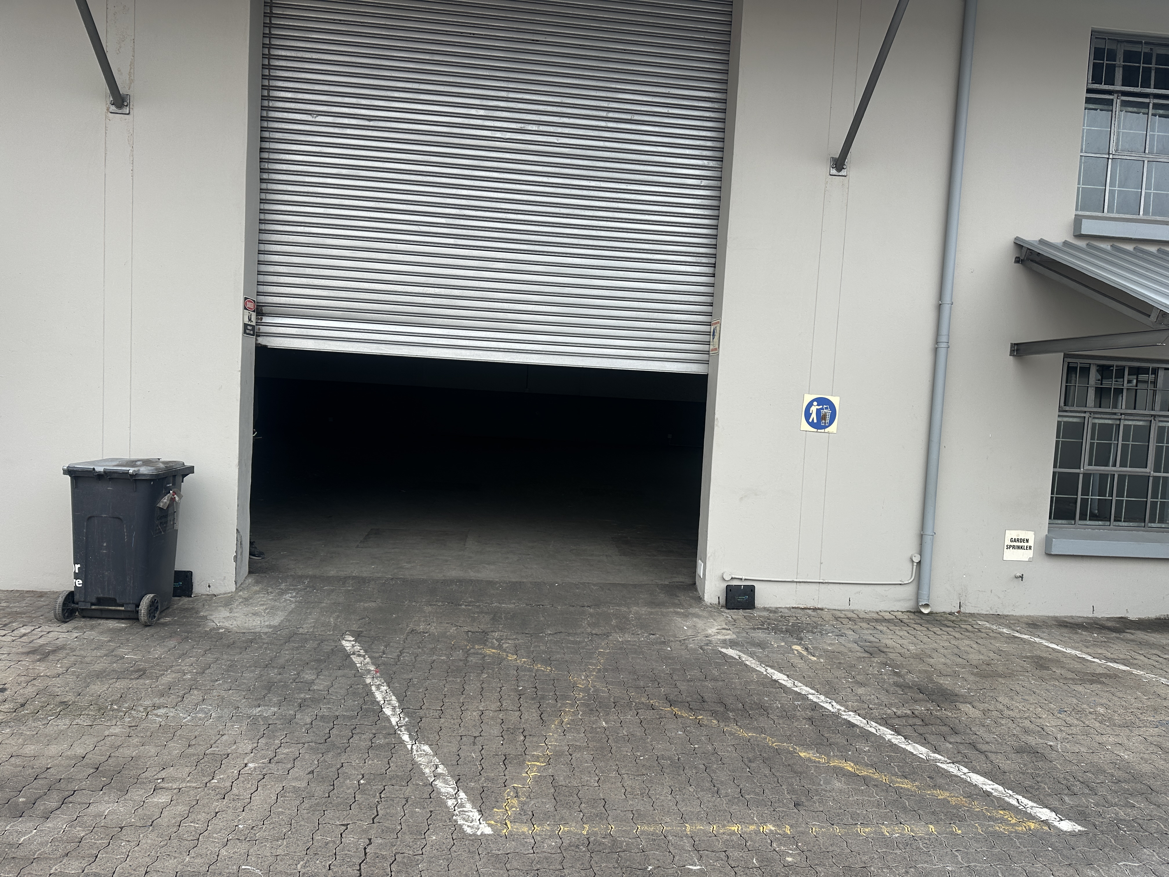 1 111m² Warehouse to rent at 5 Louis Glassman Road in Paarden Eiland