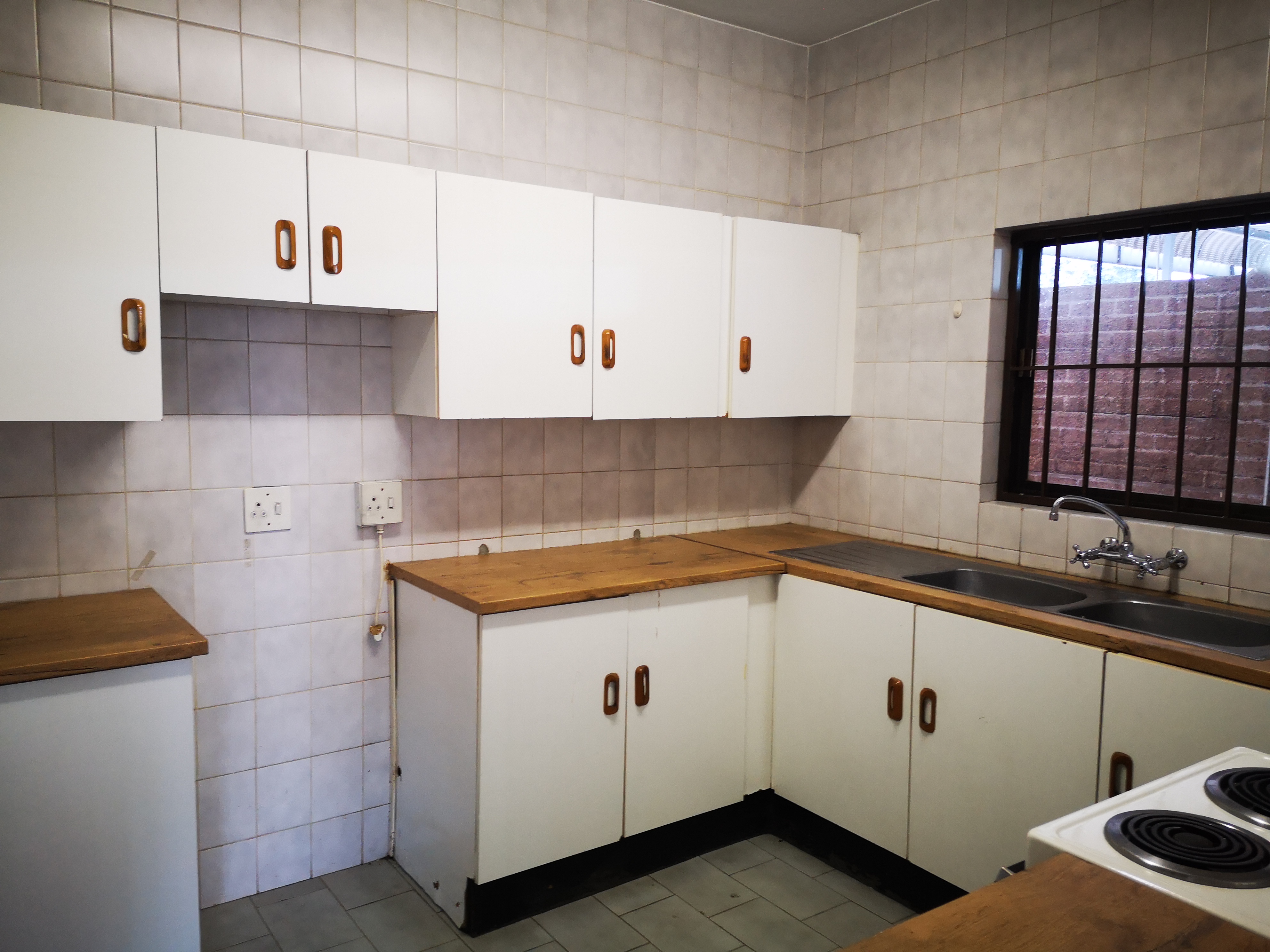 80m² Office Space to rent at 82 Richards Drive in Midrand