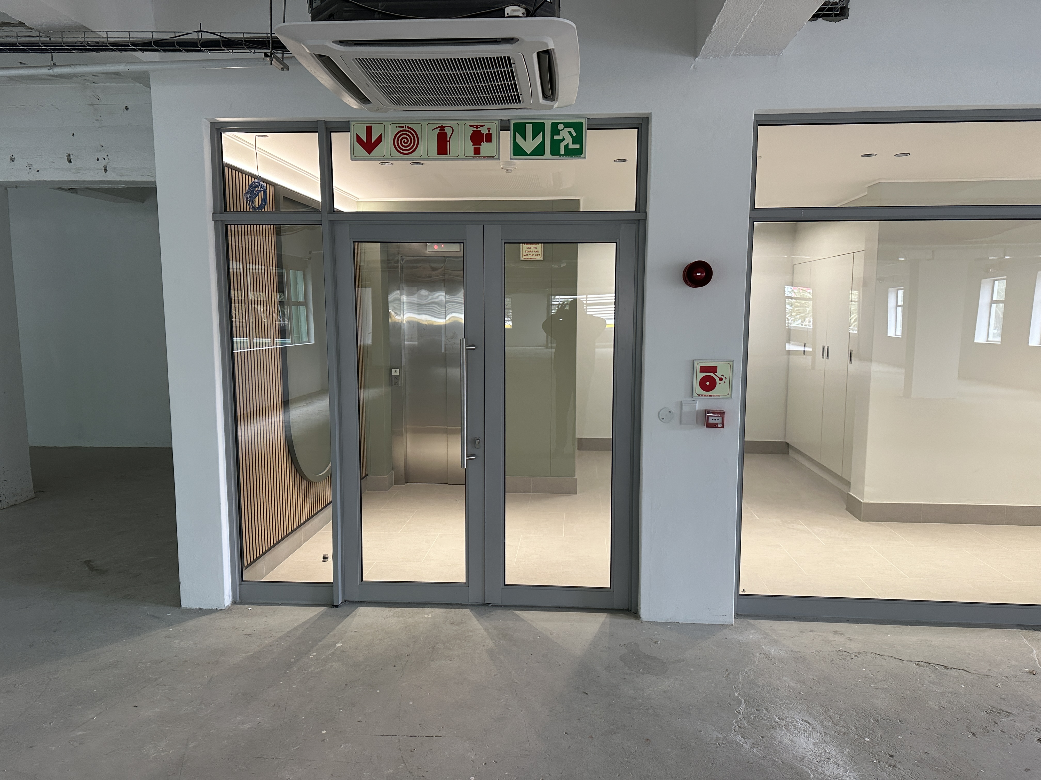 1 184m² Office Space to rent at Amber Place in Foreshore