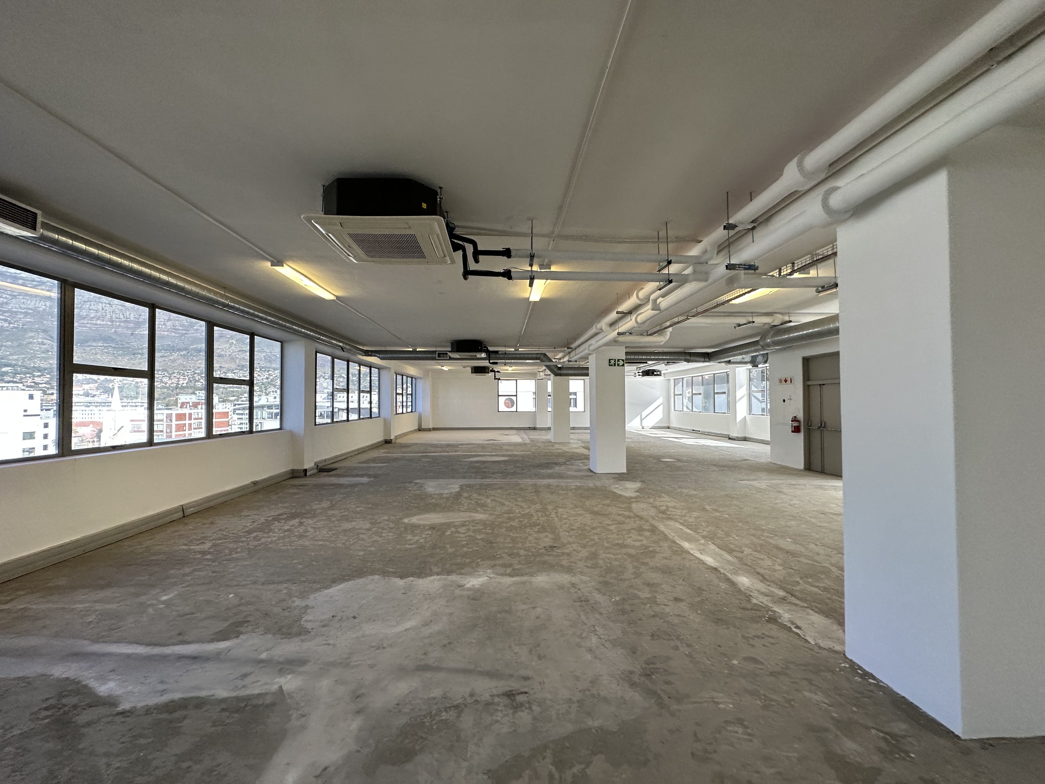 869m² Office Space to rent at Buitengracht Centre in Cape Town CBD