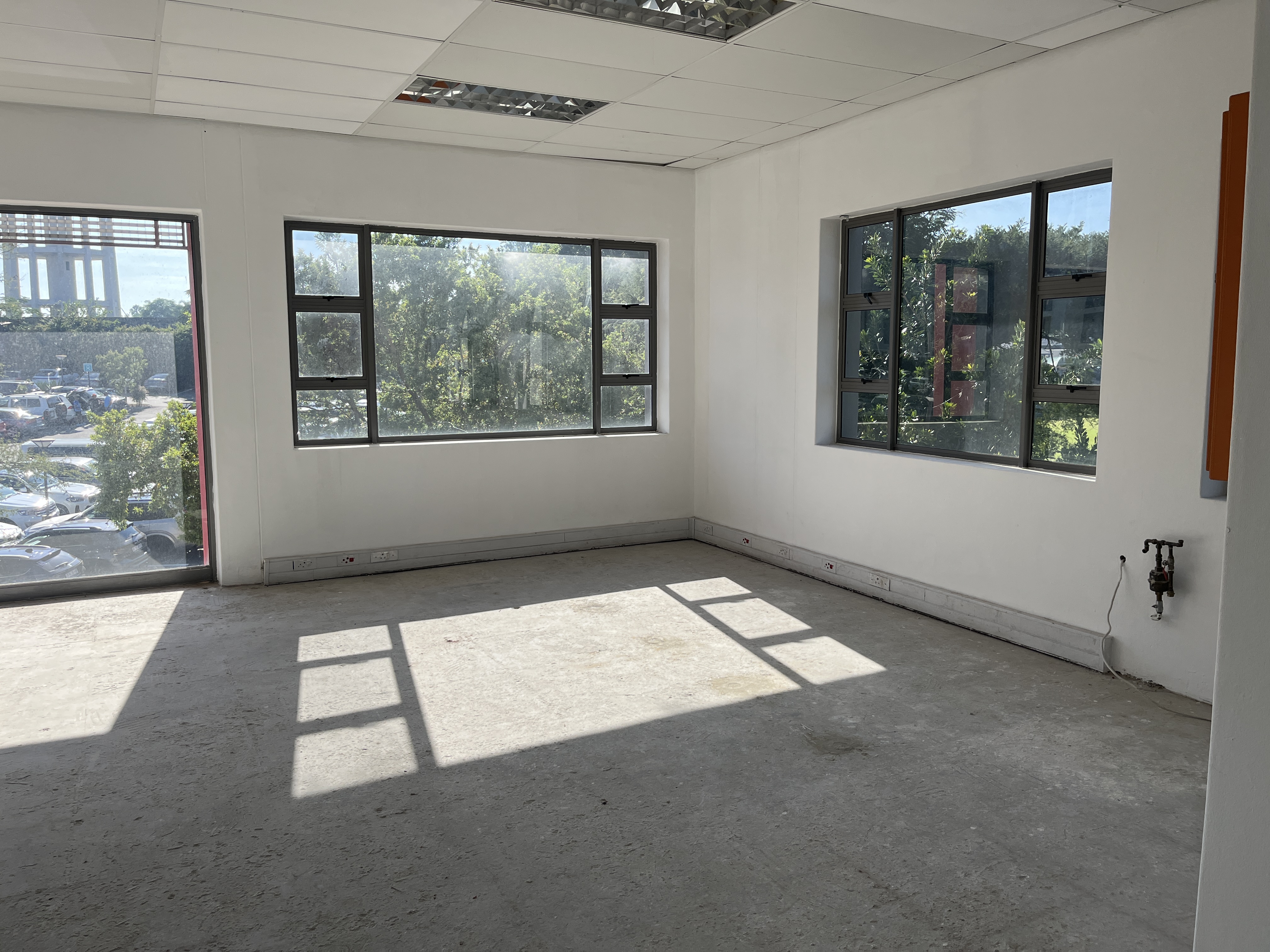 235m² Retail Shops to rent at Cross Place in Bryanston