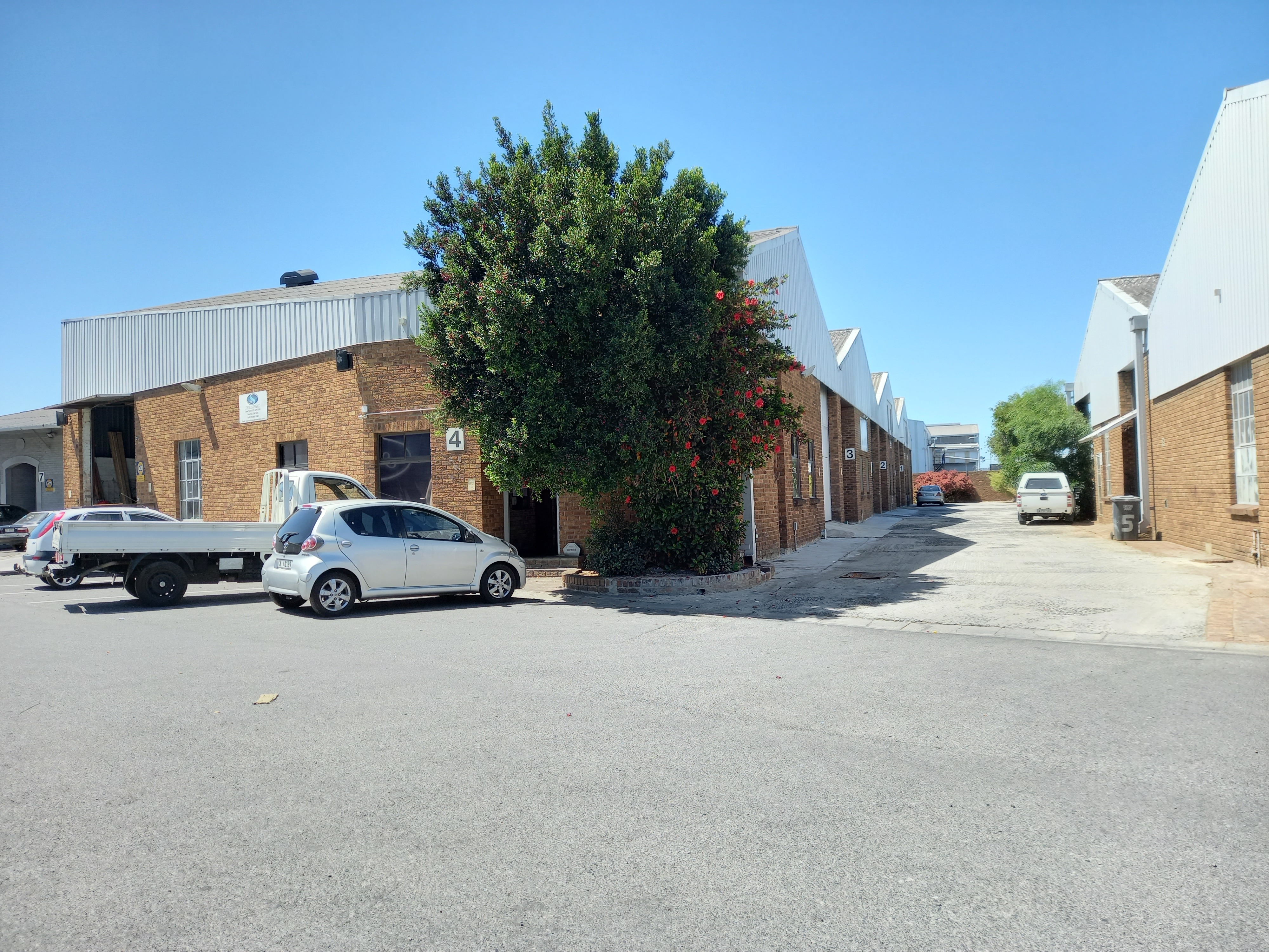 Warehouse to rent at Denval Industrial Park in Epping Industrial