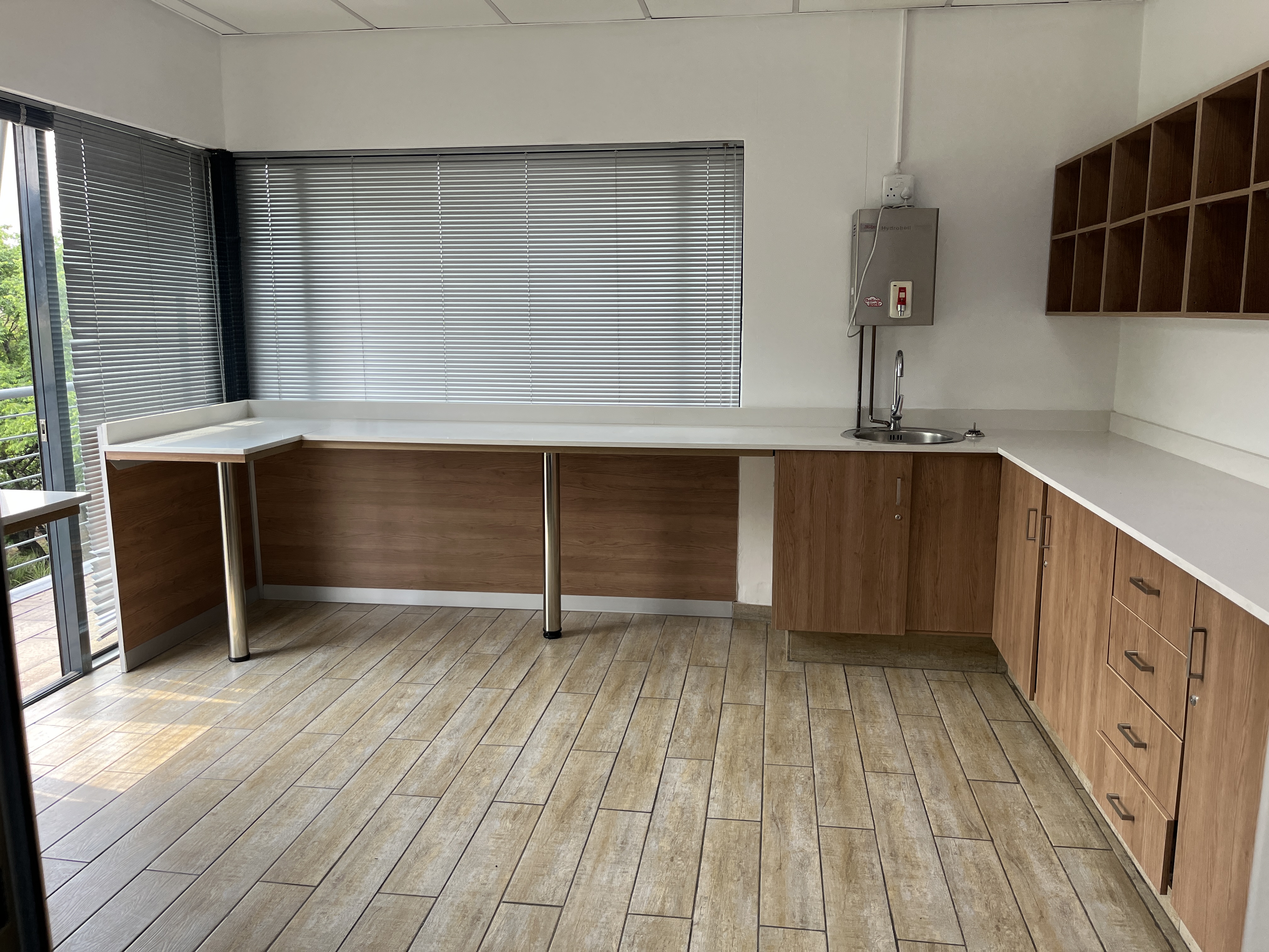 1 236m² Office Space to rent at DHL Building in Lyme Park
