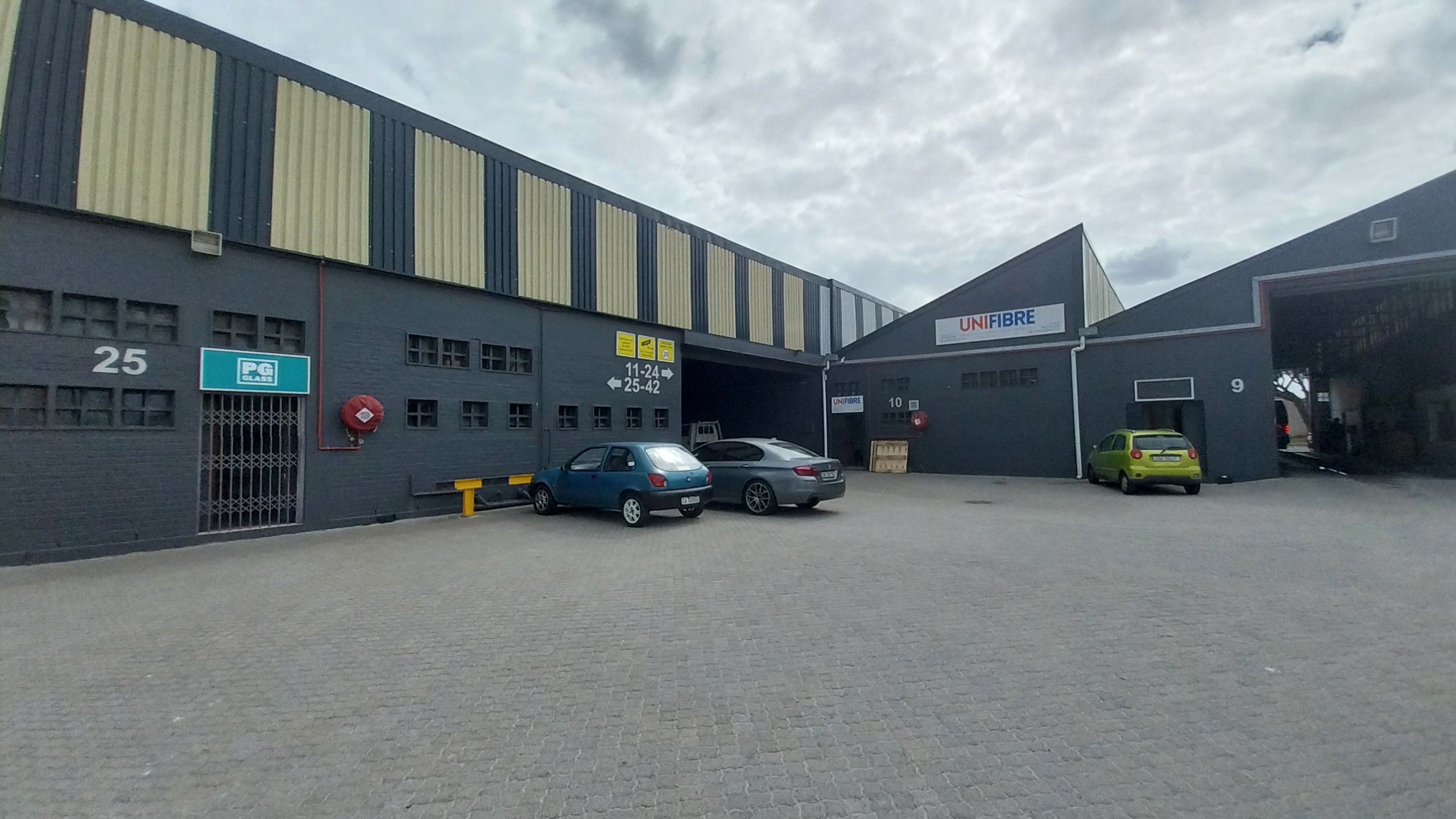 Warehouse to rent at Gunners Factory Park in Epping Industrial
