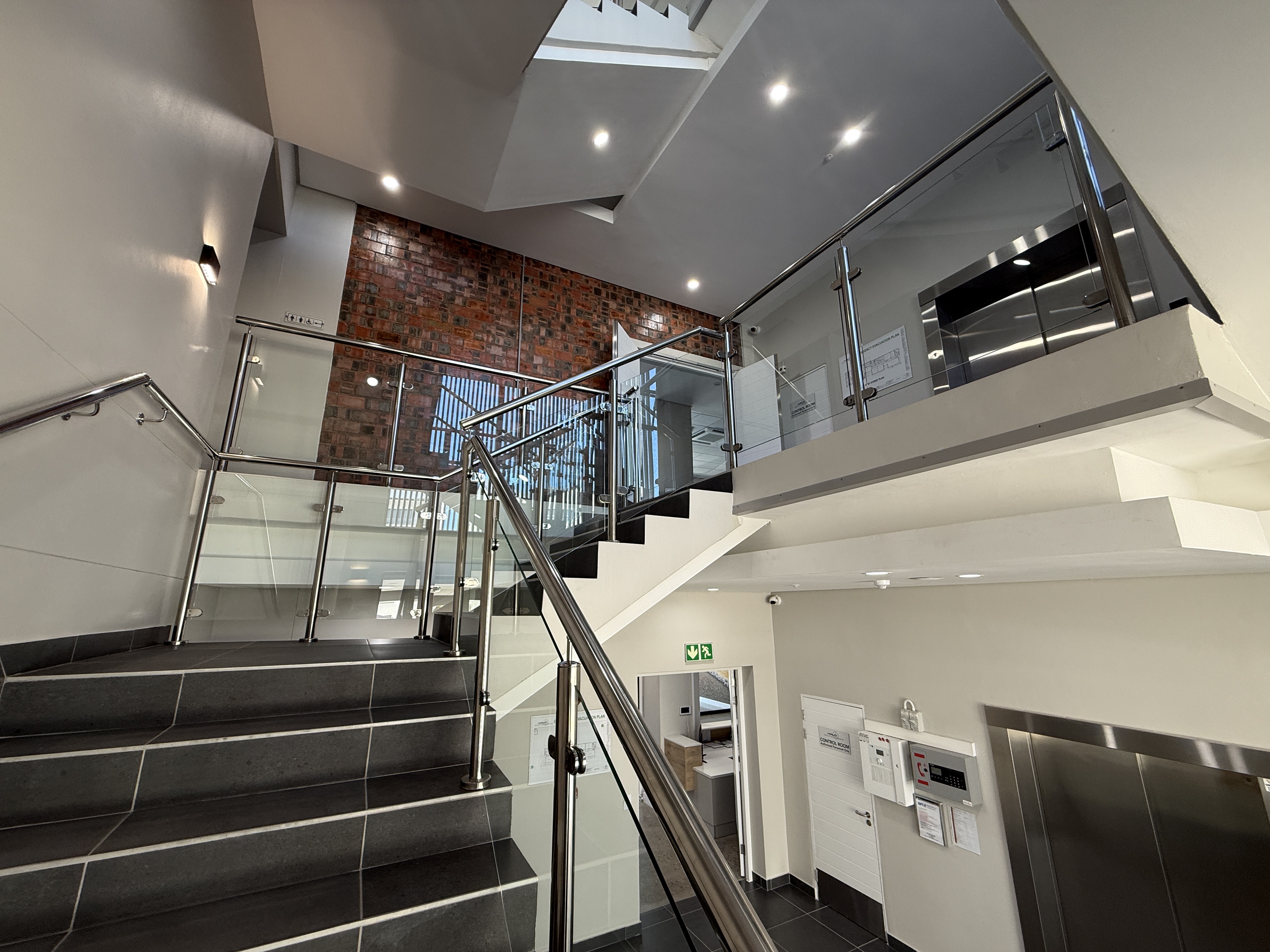 92m² Office Space to rent at Halo Medical Suites Paardevlei in Paardevlei