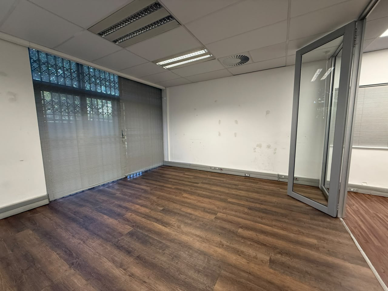 116m² Office Space to rent at Hyde Park House in Century City