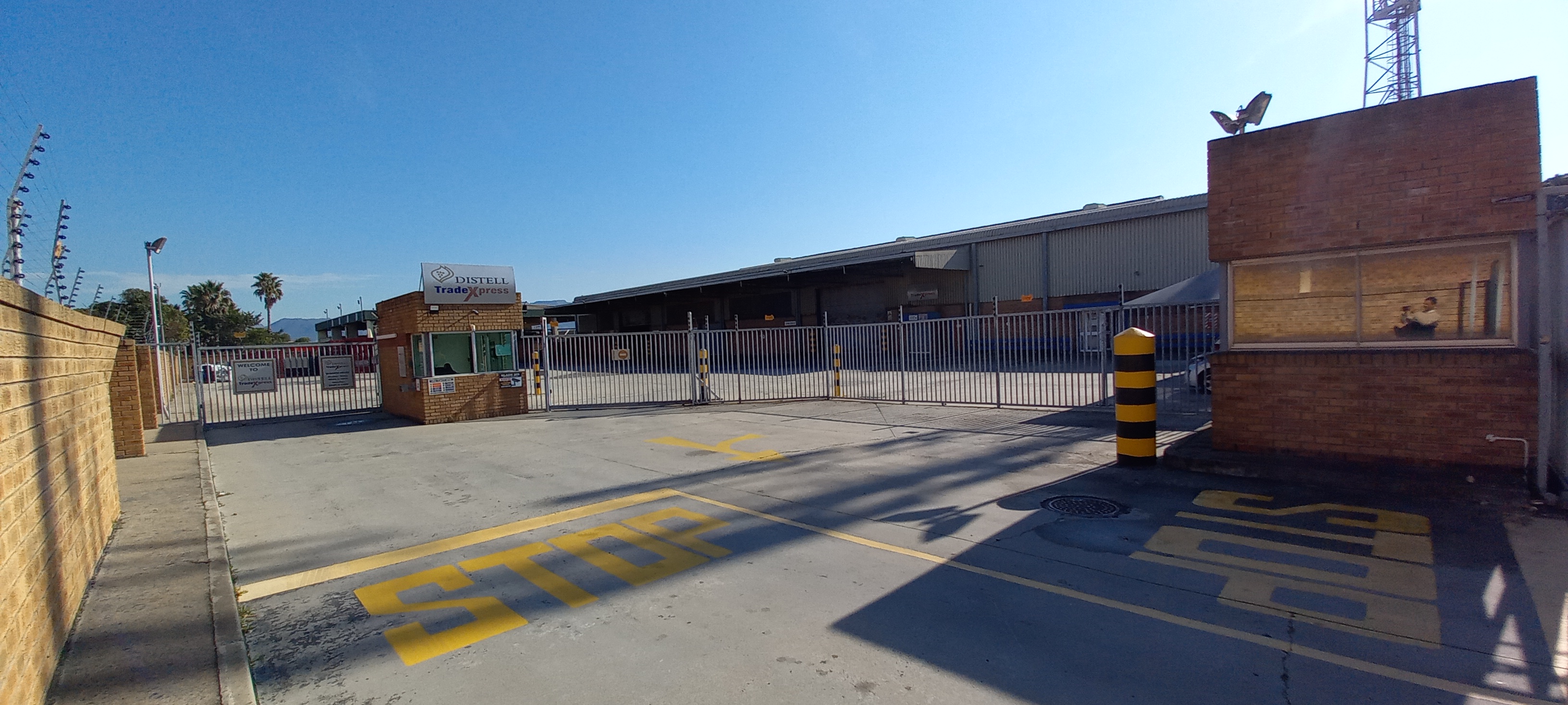 2 094m² Warehouse to rent at Independence Square in Ottery