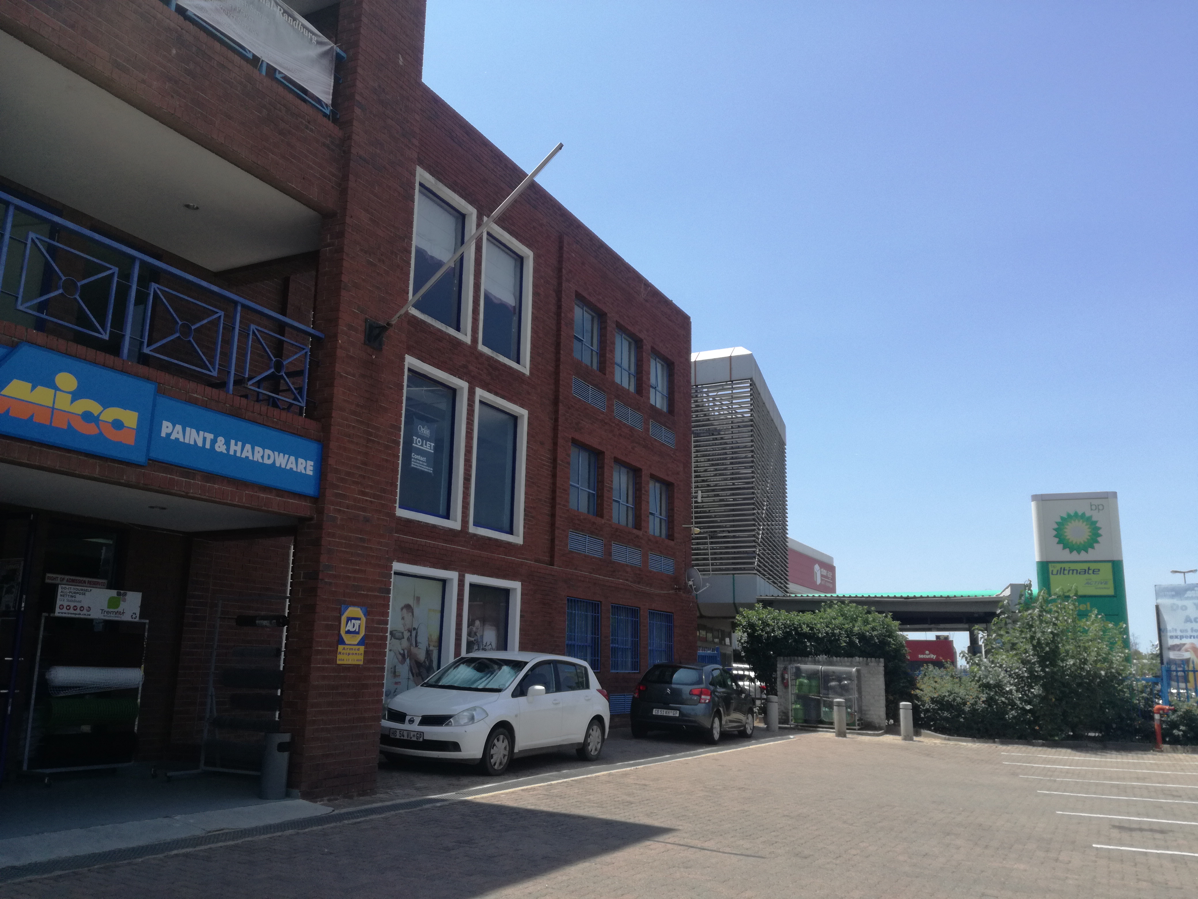 559m² Office Space to rent at Kensington B in Kensington B