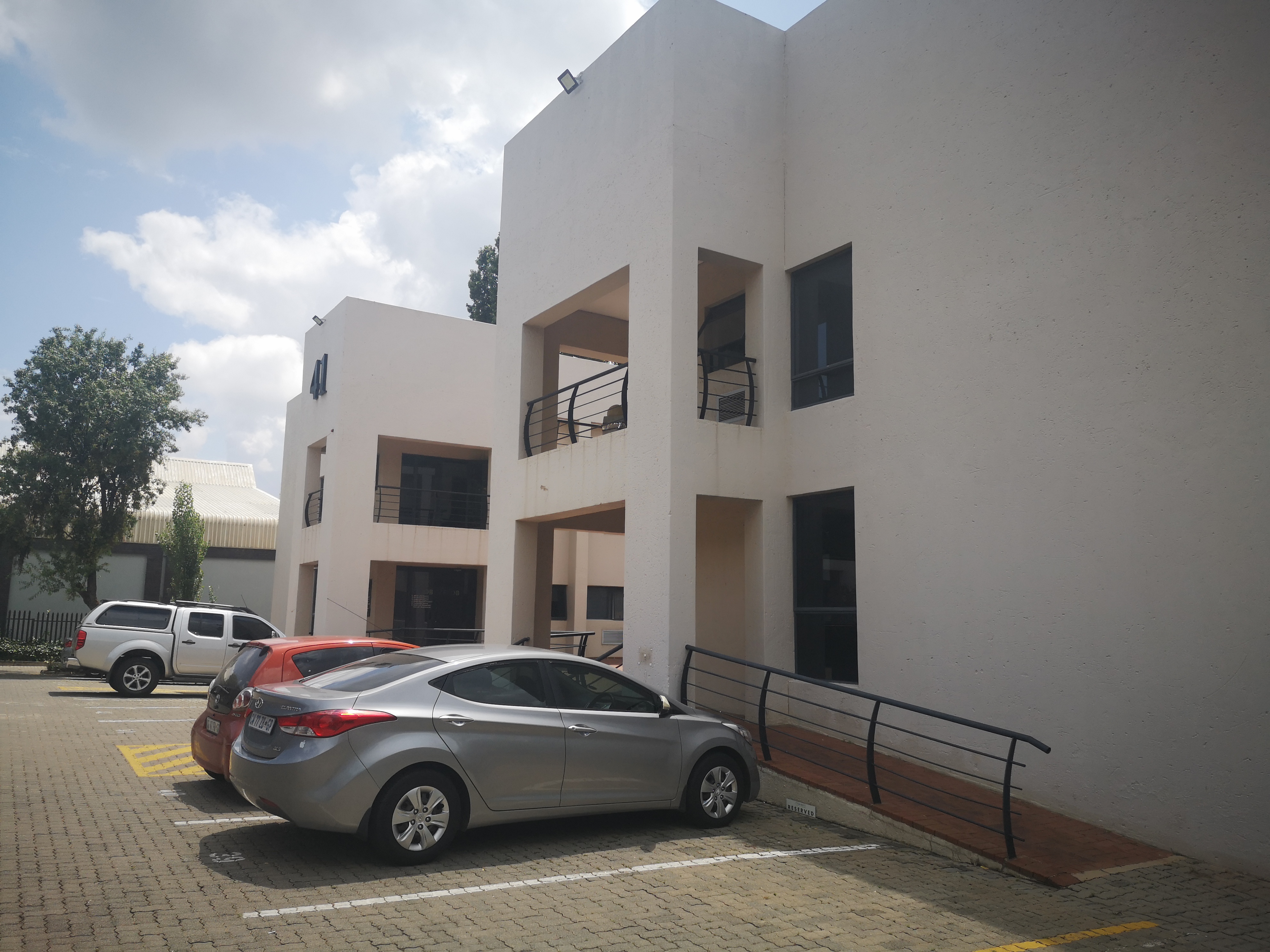 199m² Office Space to rent at Kyalami Business Park (41 Kyalami Boulevard) in Kyalami