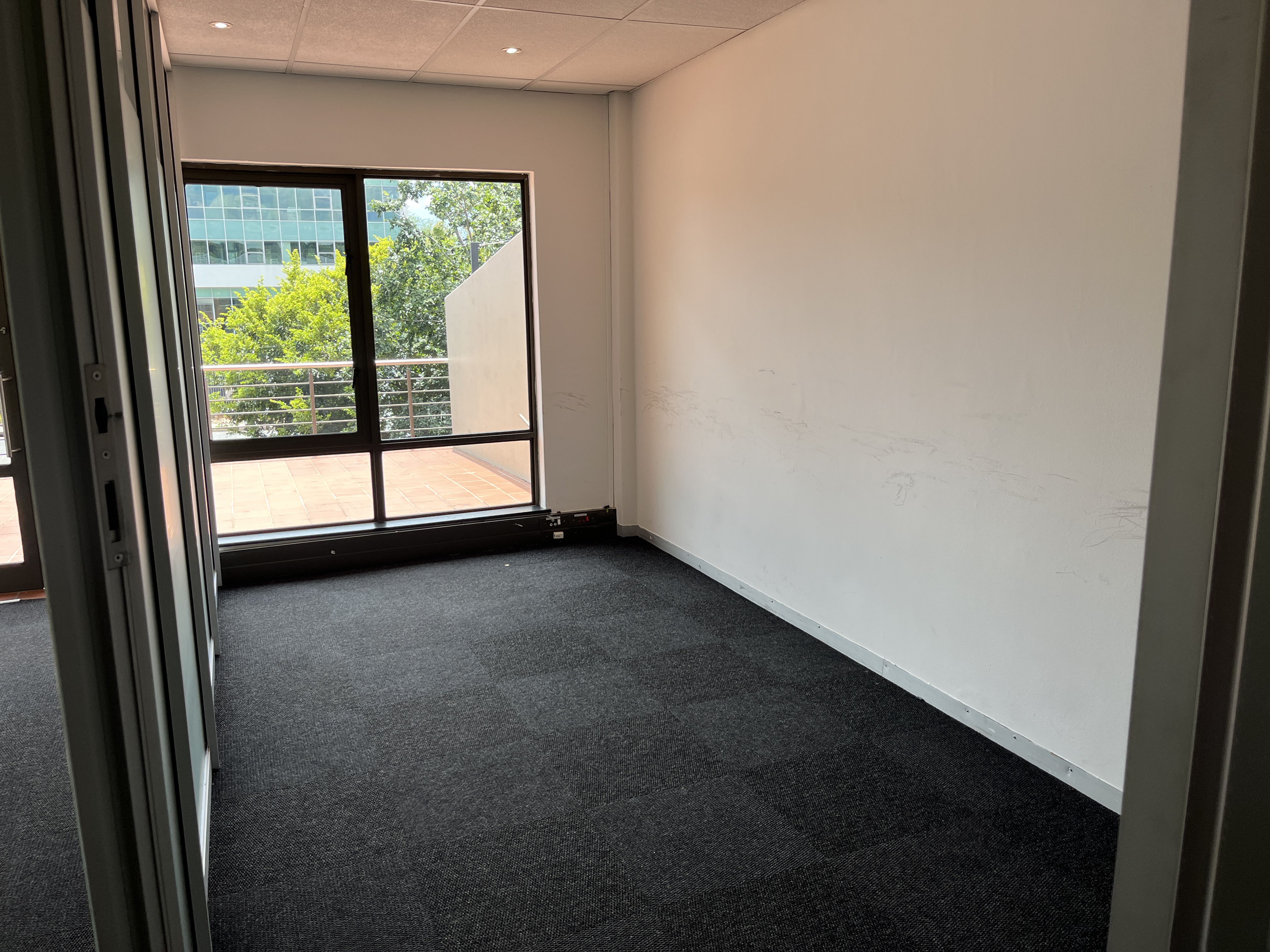 Office Space to rent at Little Fourways Office Park in Magaliessig