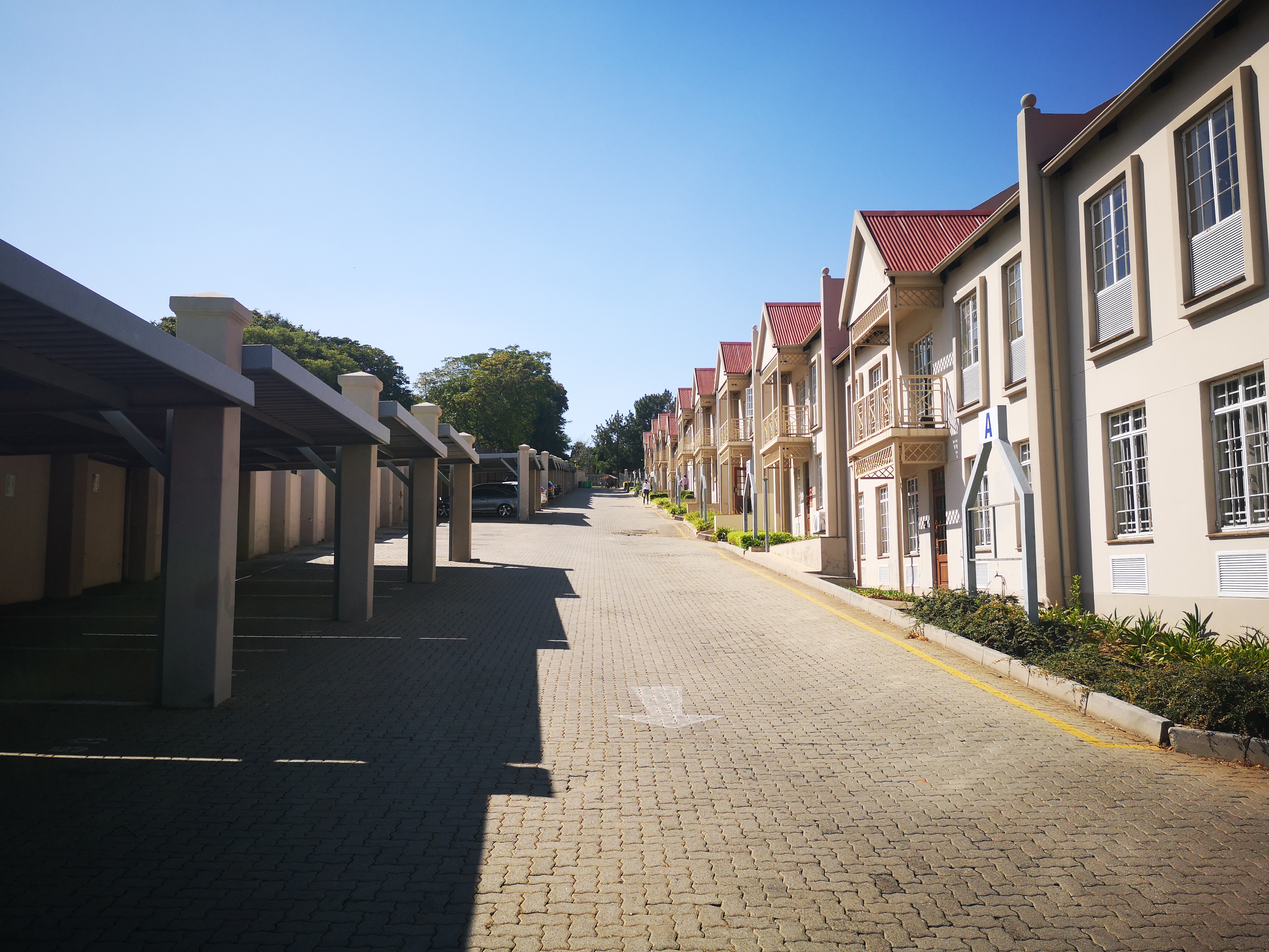 Warehouse to rent at Mount Royal Business Park in Halfway House