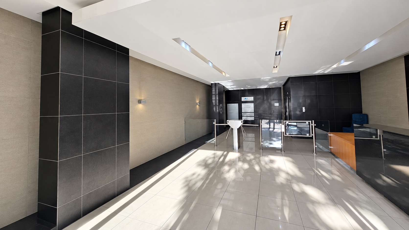 2 030m² Office Space to rent at Oceana House in Foreshore