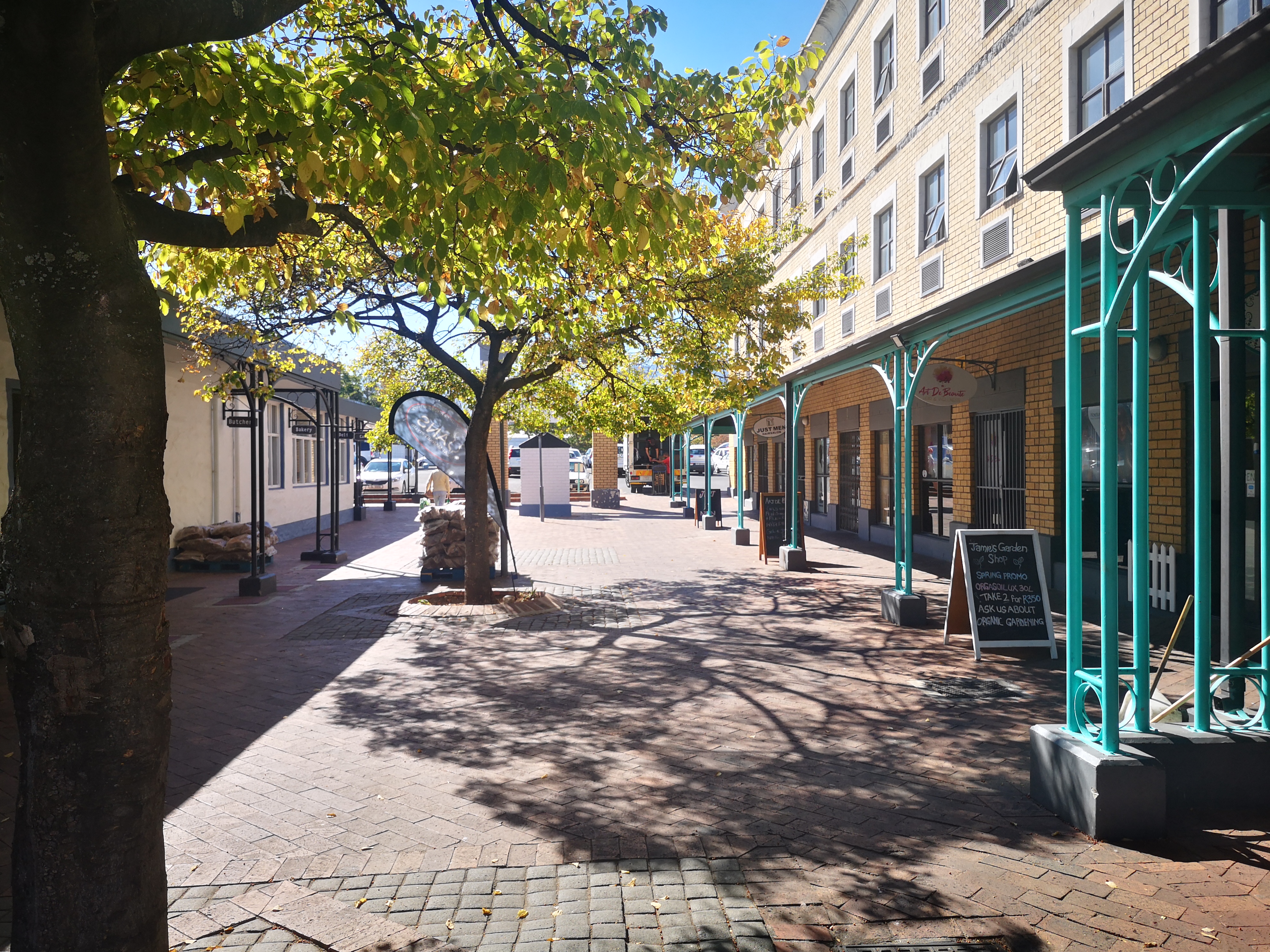 291m² Office Space to rent at Oudehuis Centre in Somerset West