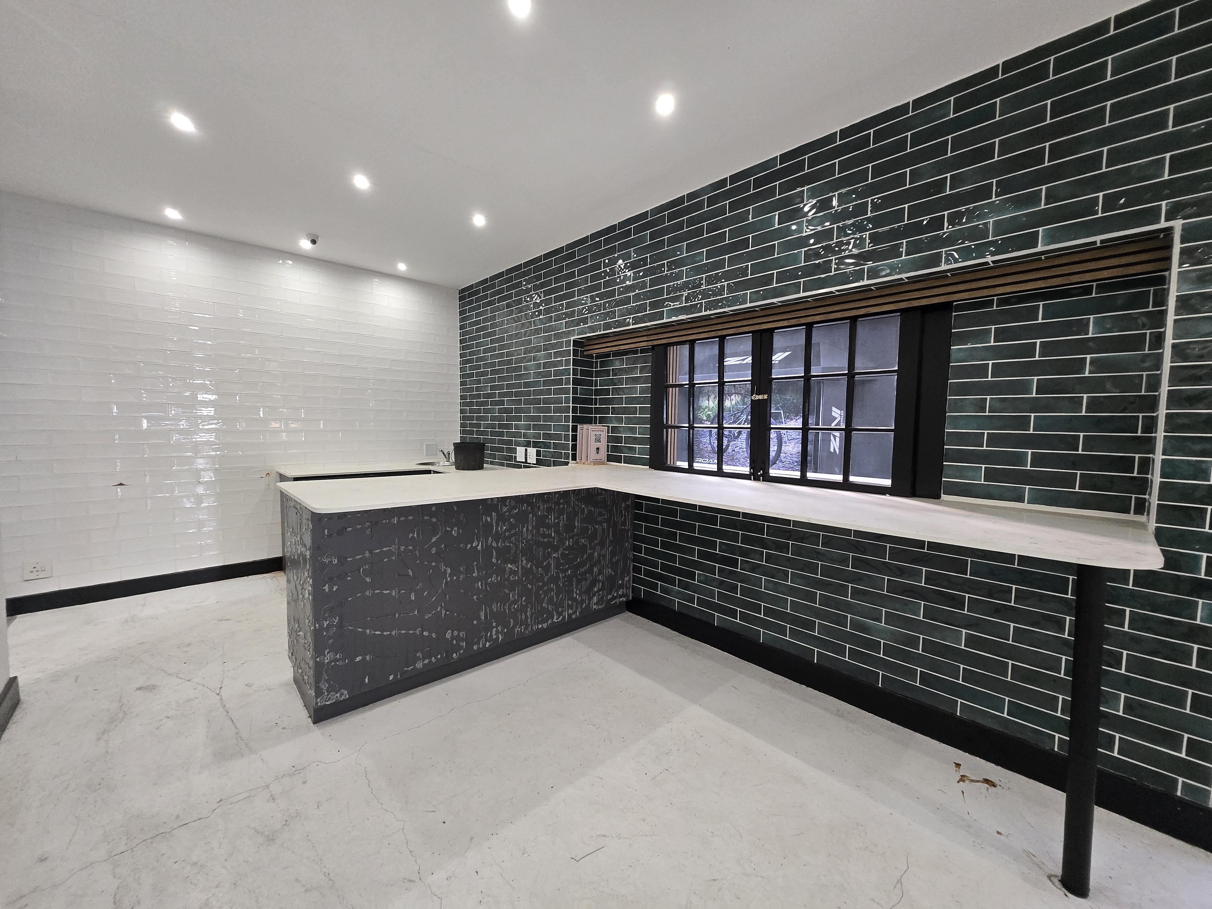 242m² Retail Shops to rent at Parkmore Square in Parkmore