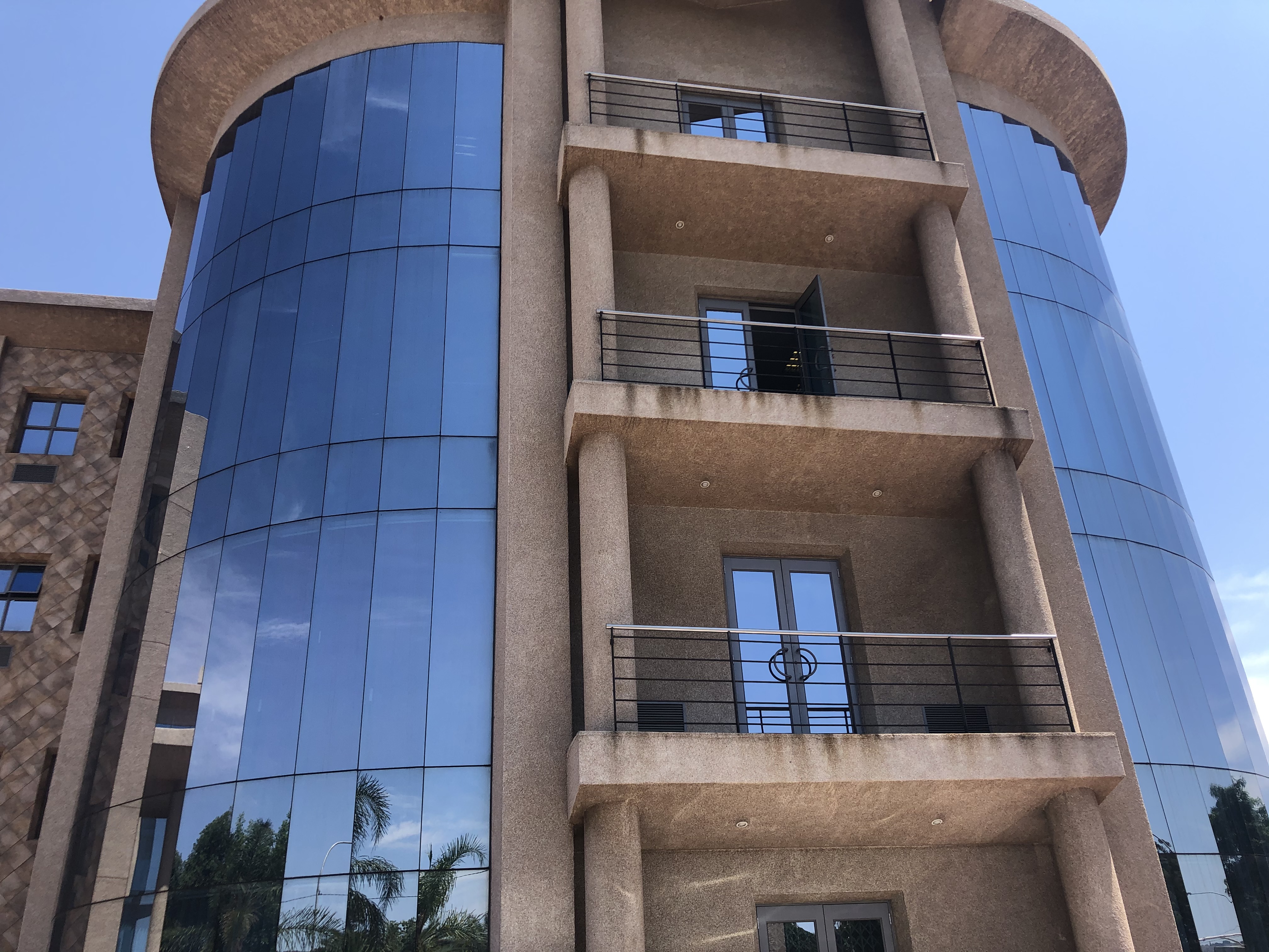 Office Space to rent at Santos Building in Bruma