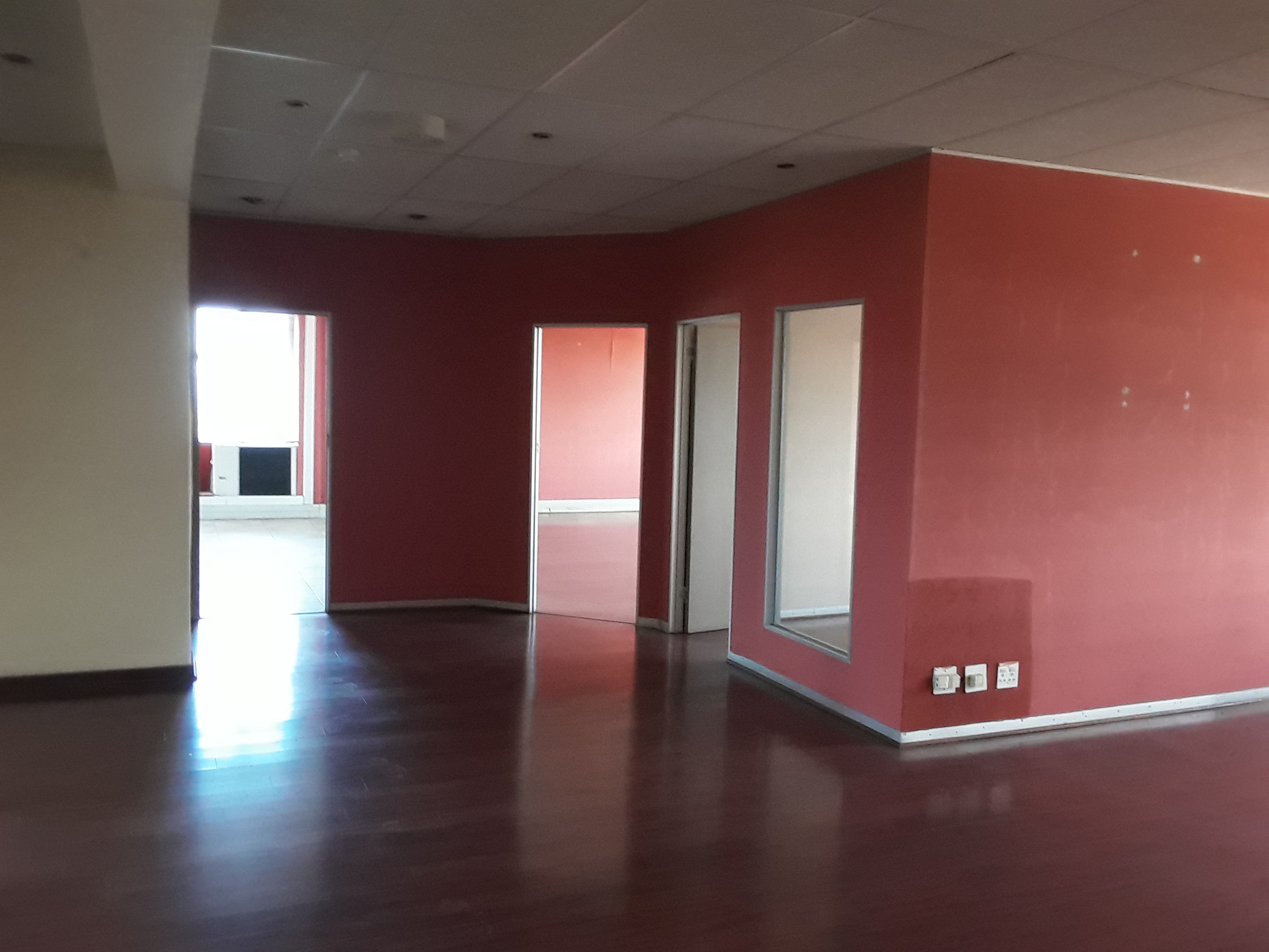 800m² Office Space to rent at Surrey Ave in Ferndale