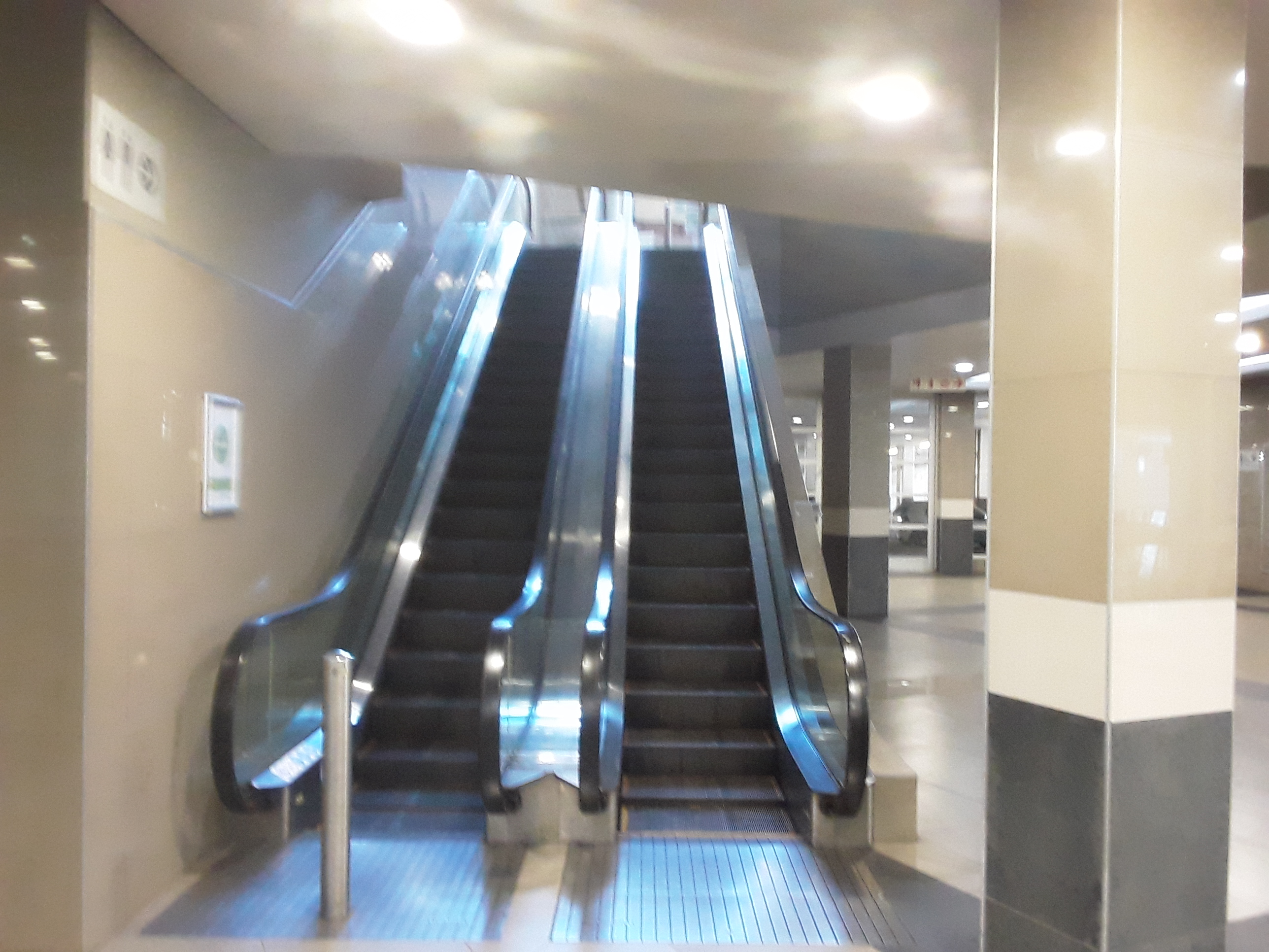 Retail Shops to rent at The Lancaster Centre in Craighall Park