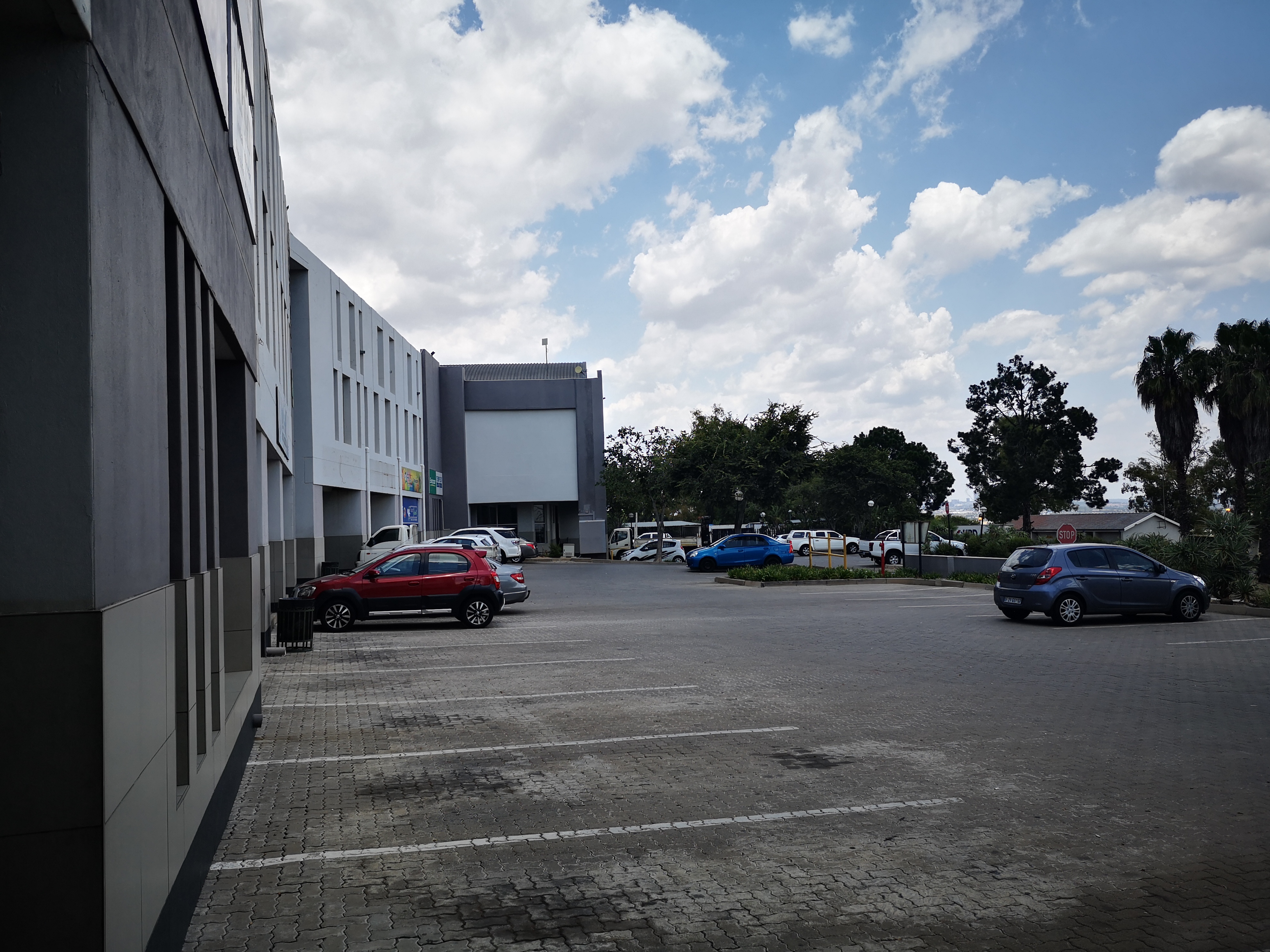 Retail Shops to rent at The Link in Halfway House