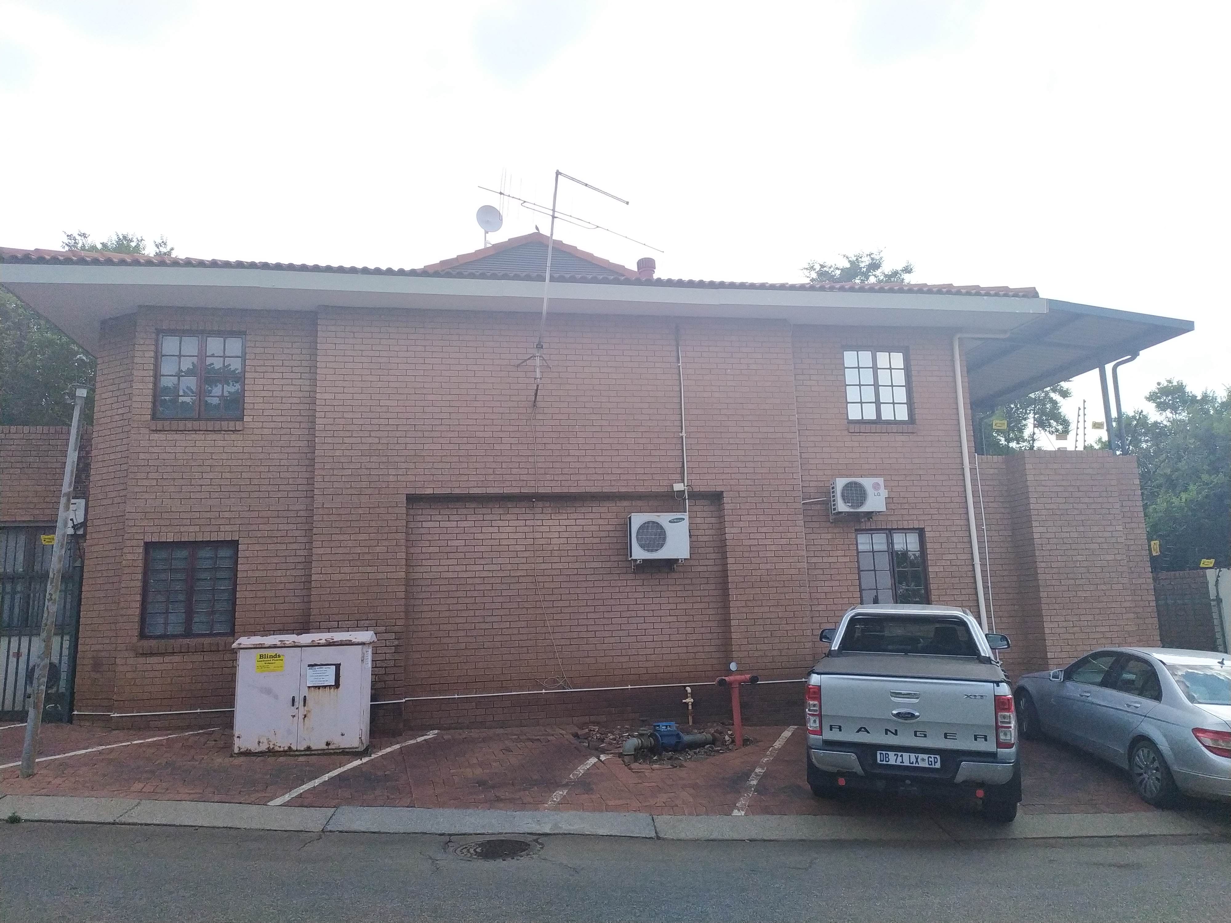 101m² Office Space to rent at Uitzicht Park in Highveld
