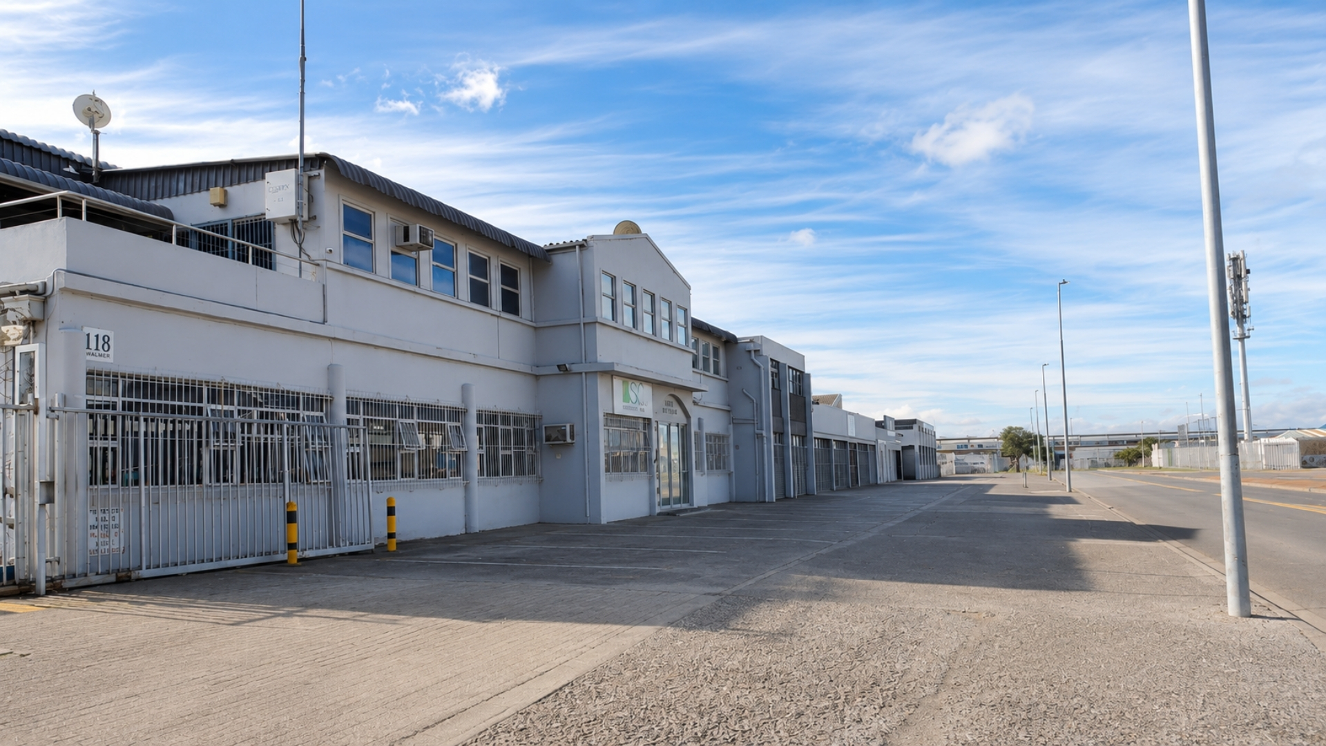 1 810m² Warehouse to rent at 118 Bofors Circle - Gresmac in Epping Industrial