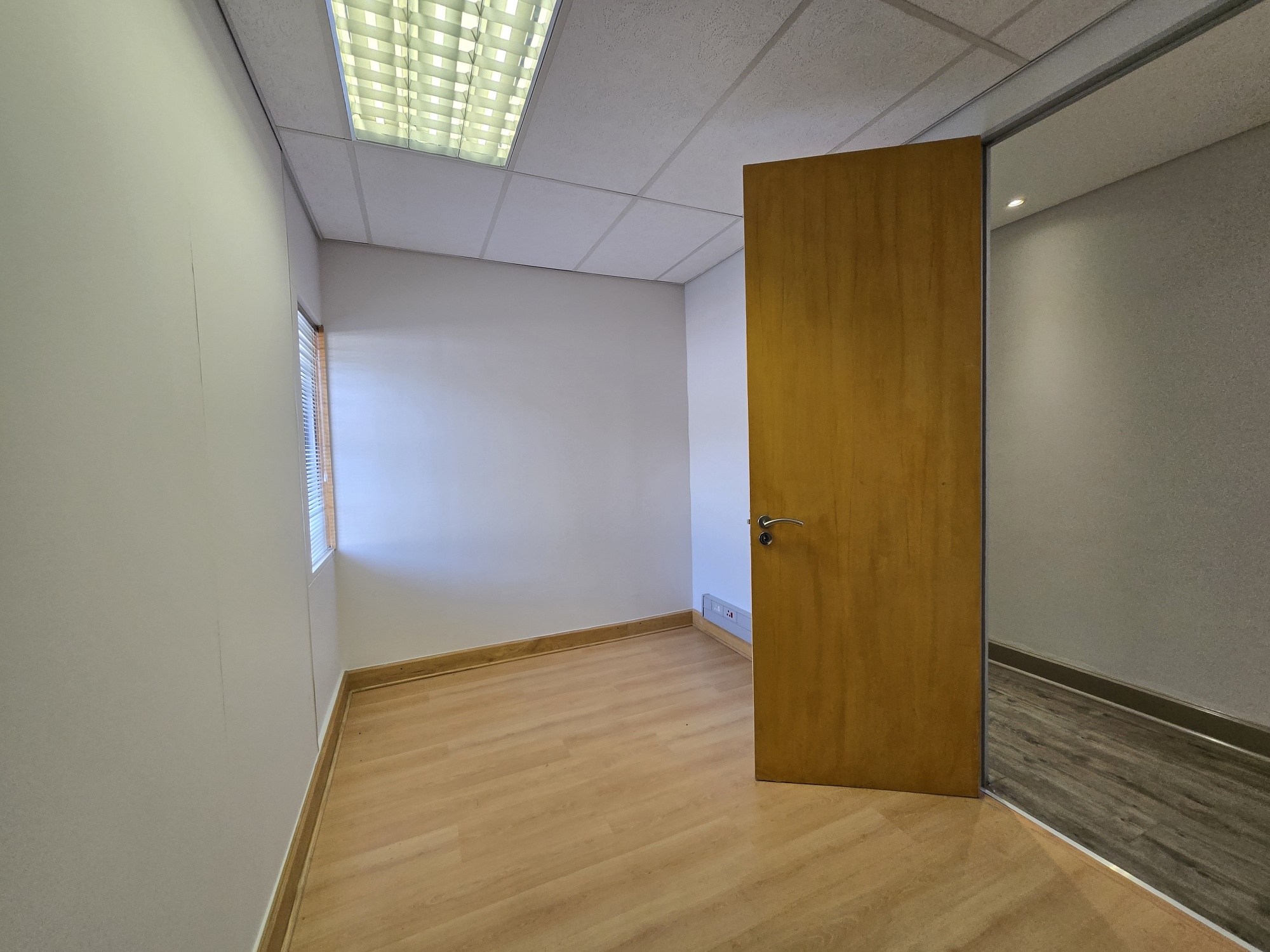 938m² Office Space to rent at 33 Fricker Road in Illovo