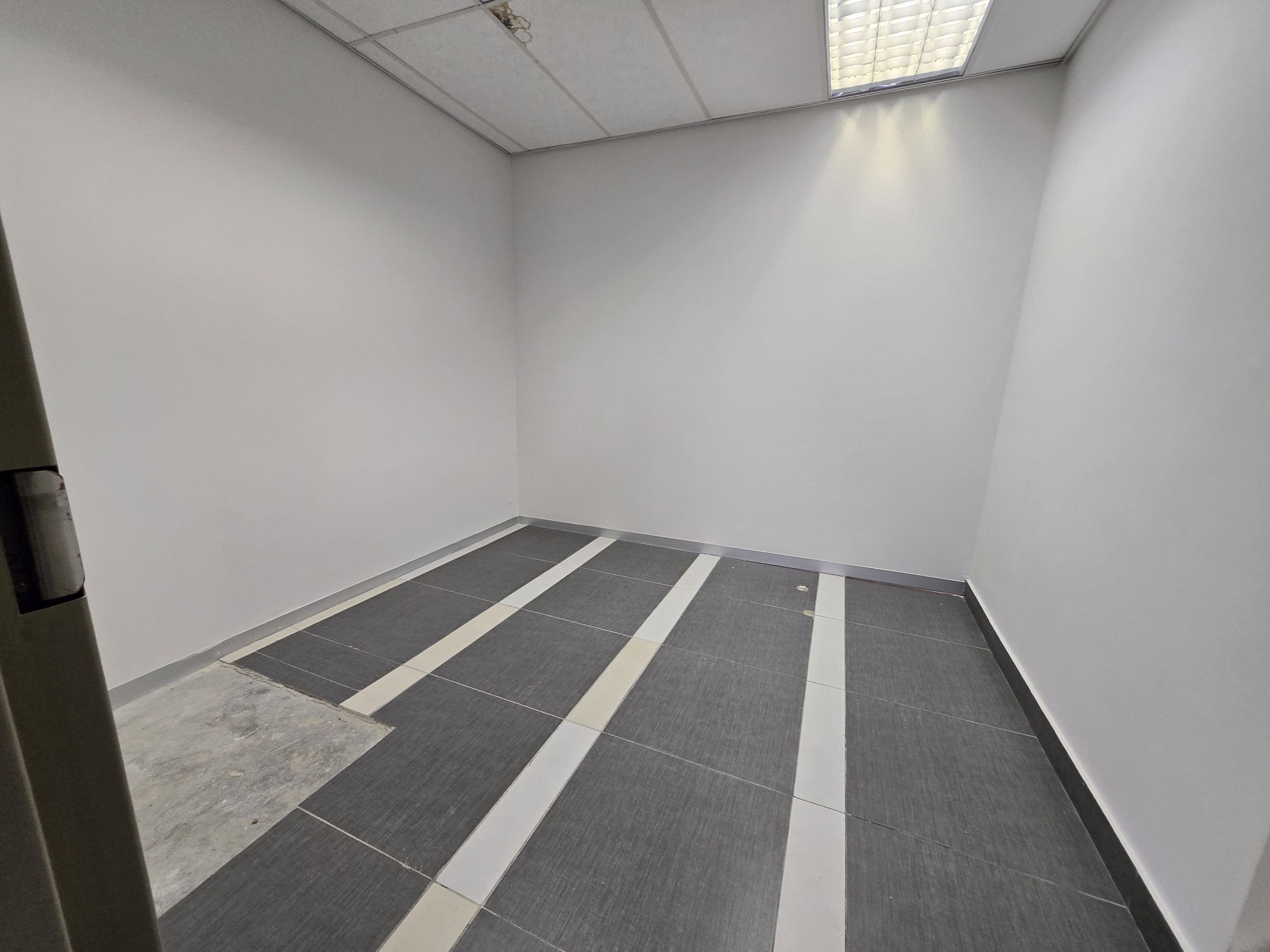 938m² Office Space to rent at 33 Fricker Road in Illovo