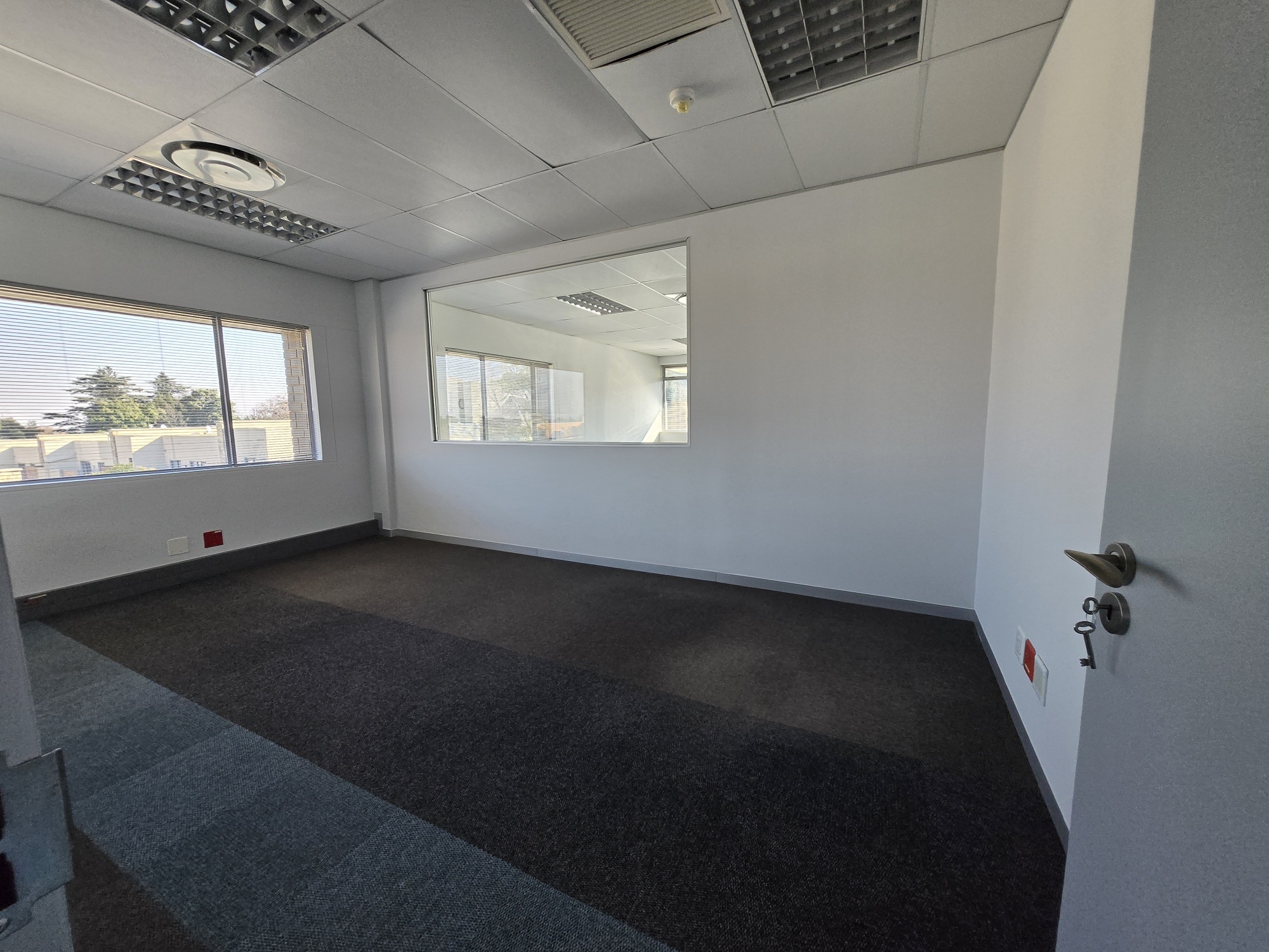937m² Office Space to rent at 33 Fricker Road in Illovo