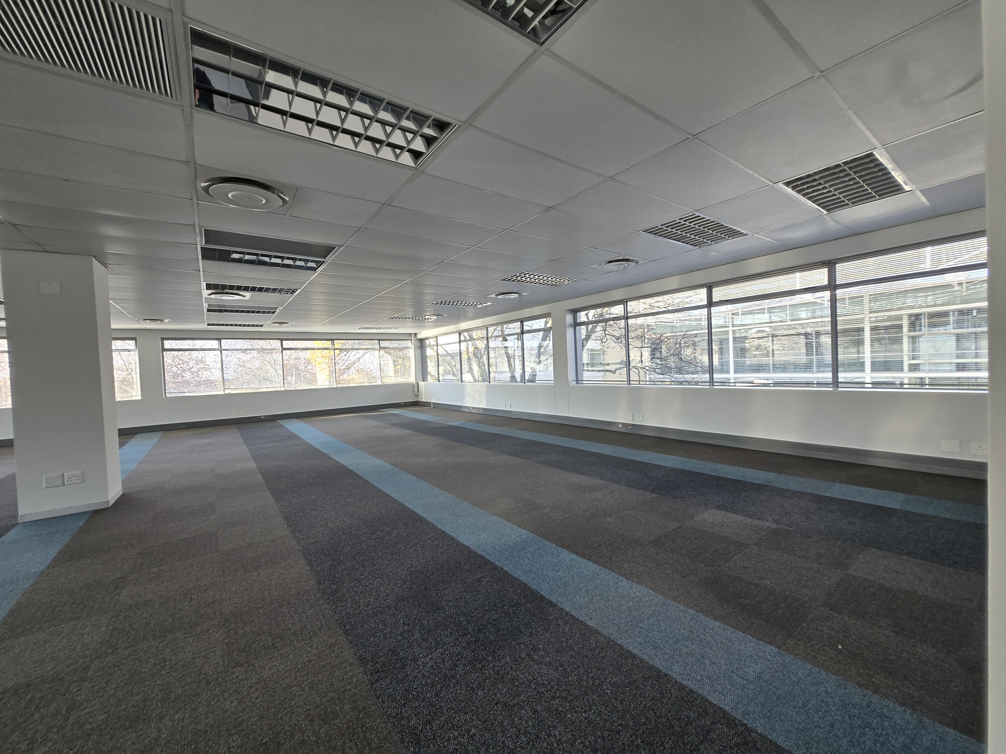 937m² Office Space to rent at 33 Fricker Road in Illovo