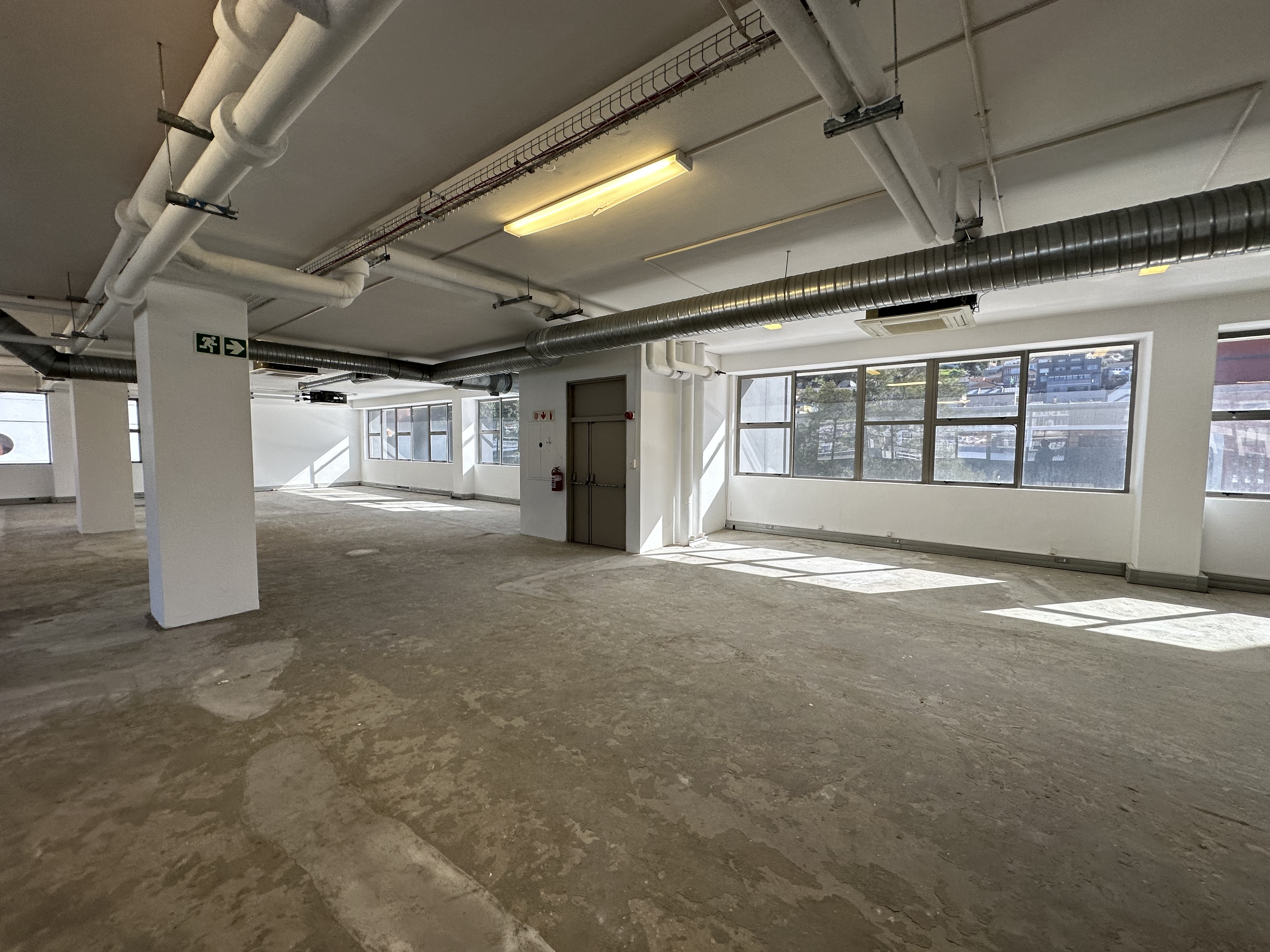 869m² Office Space to rent at Buitengracht Centre in Cape Town CBD
