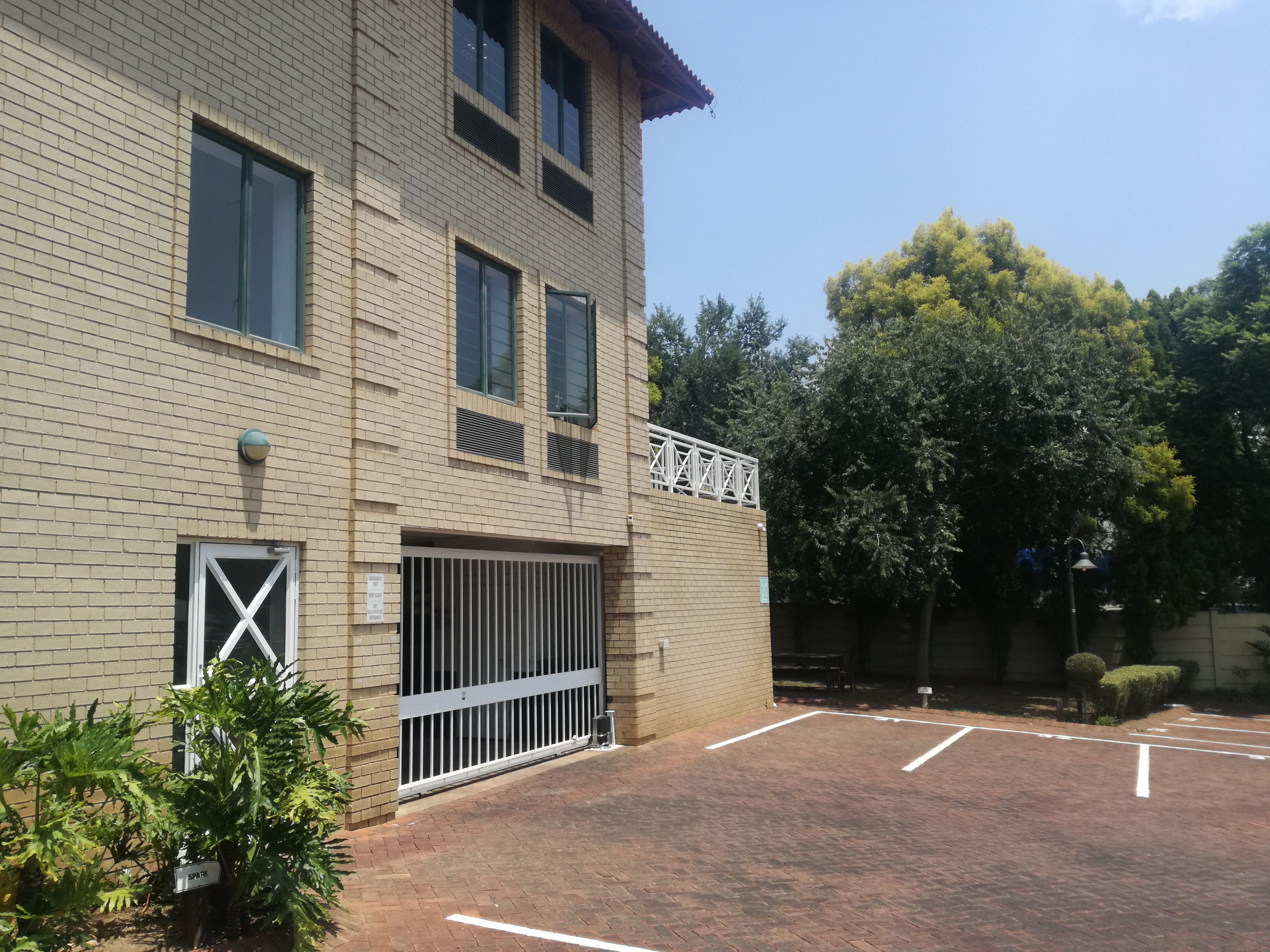 263m² Office Space to rent at Burnside Island in Craighall Park