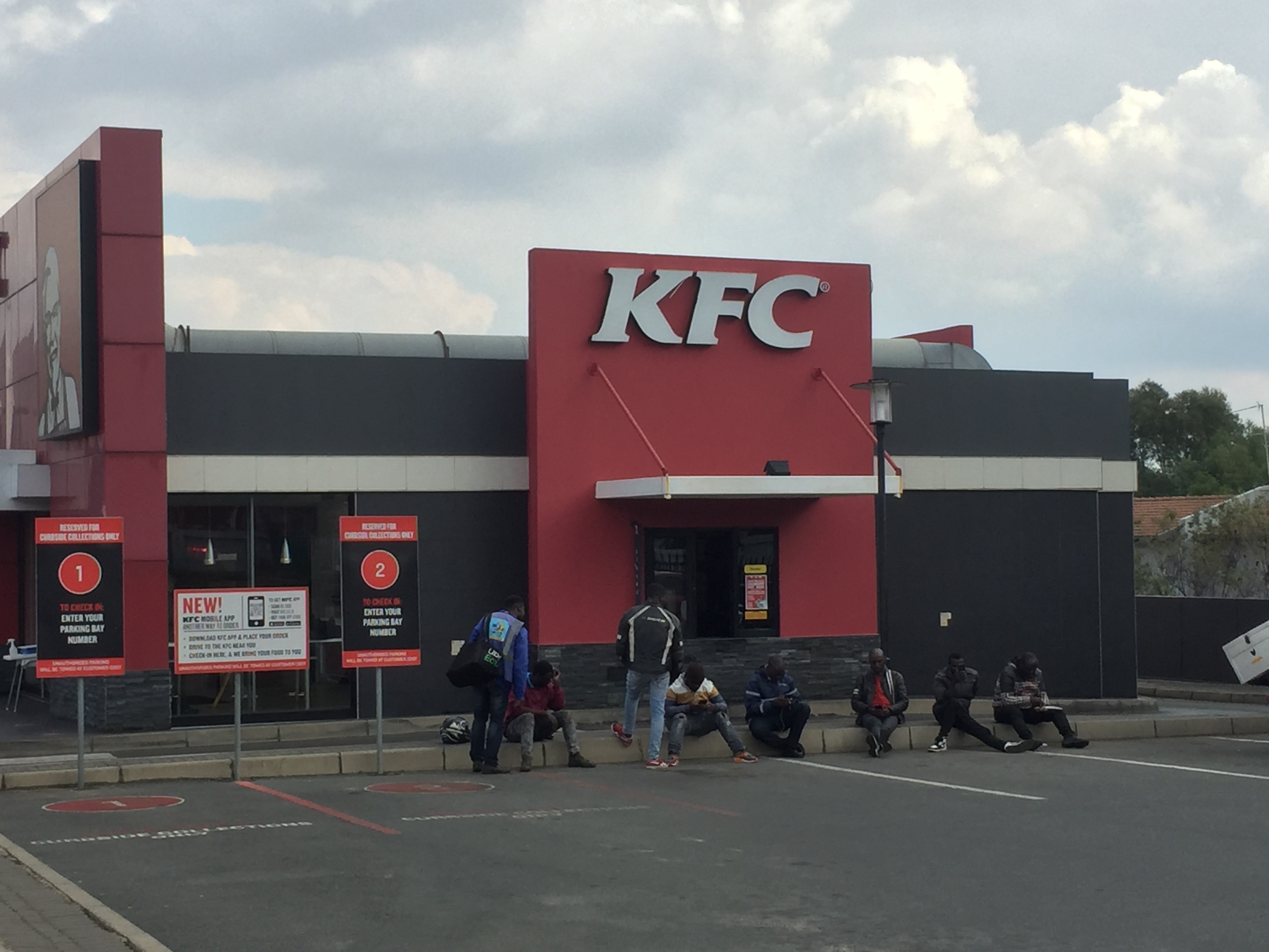 Retail Shops to rent at Douglasdale Shopping Centre in Douglasdale