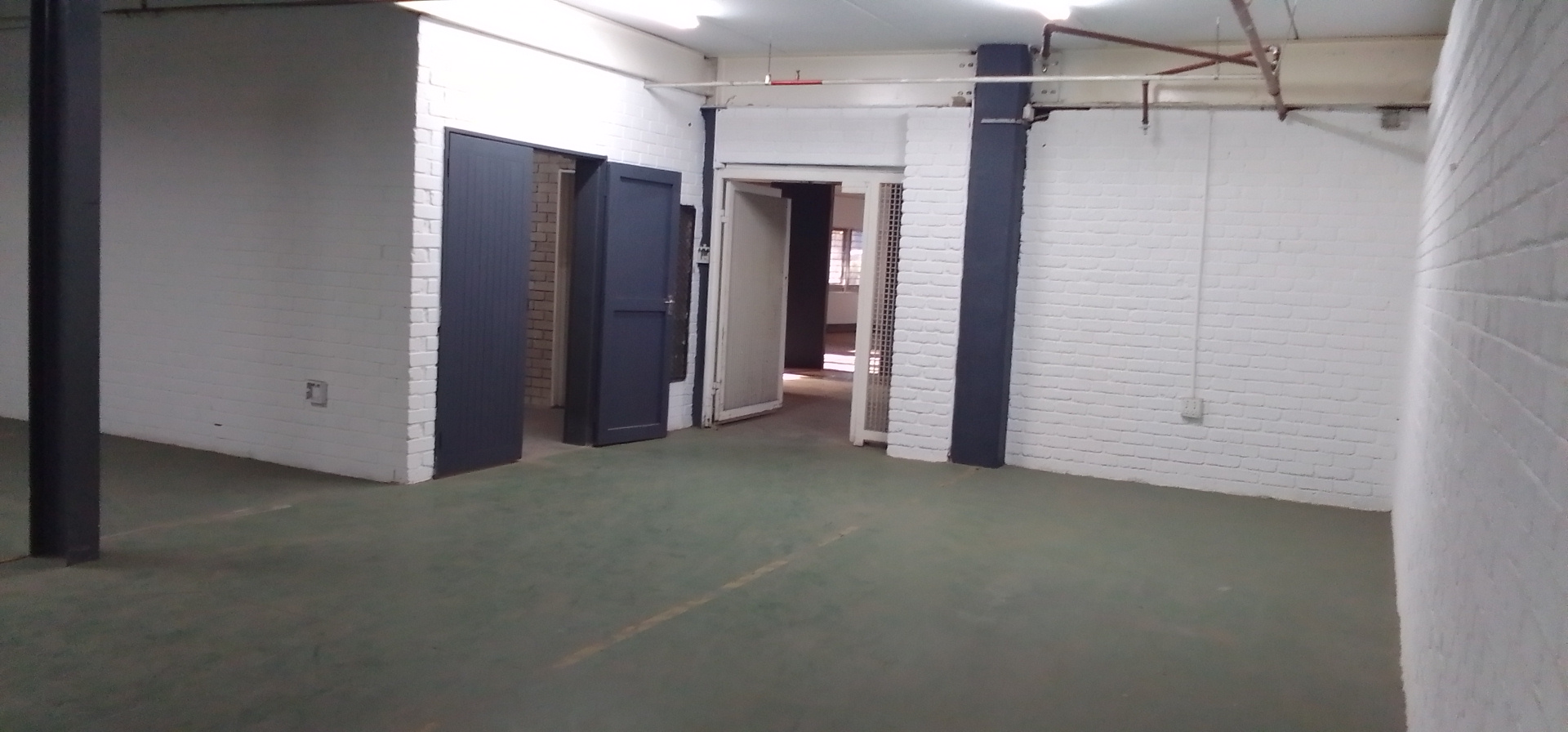 Warehouse to rent at Glomail Head Office in Vorna Valley