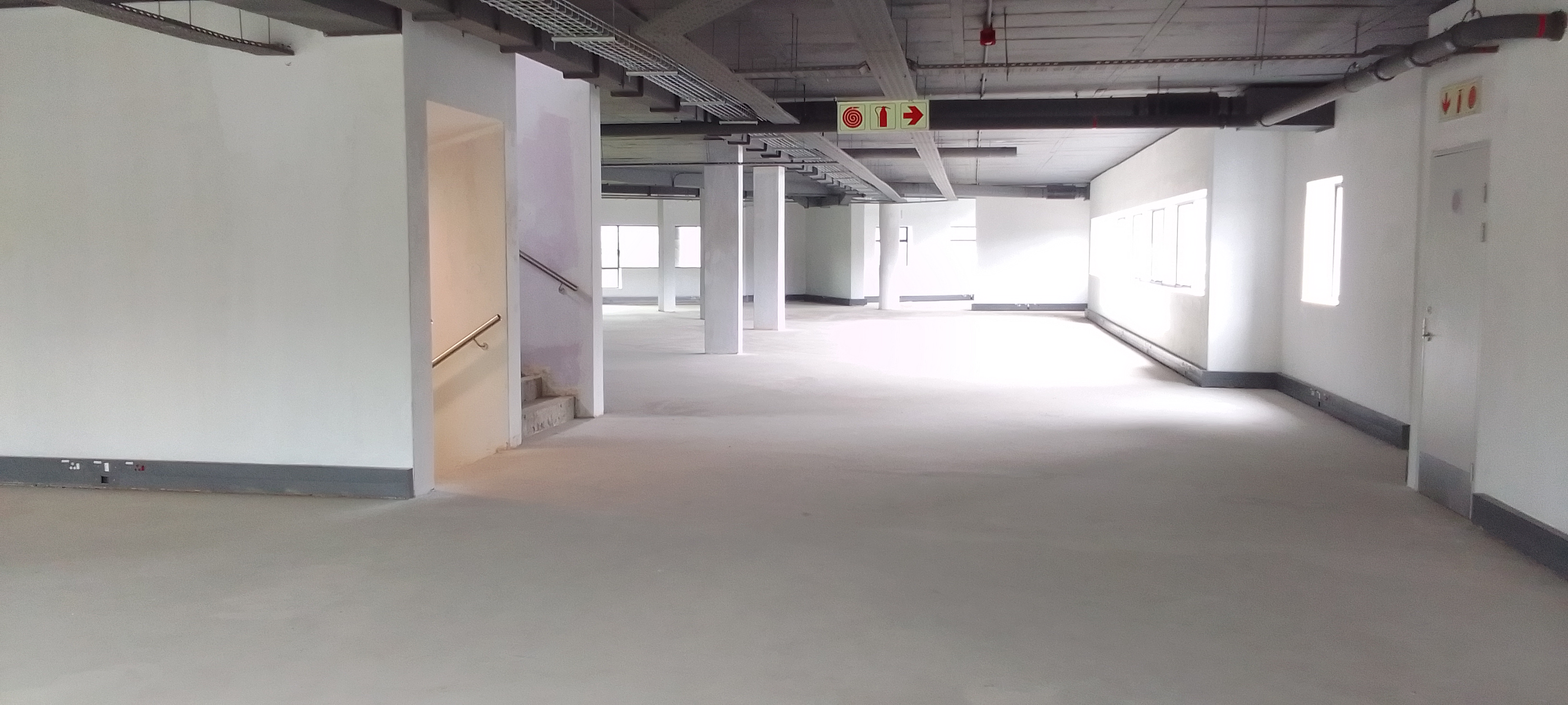 1 922m² Office Space to rent at Cascade Close in Vorna Valley