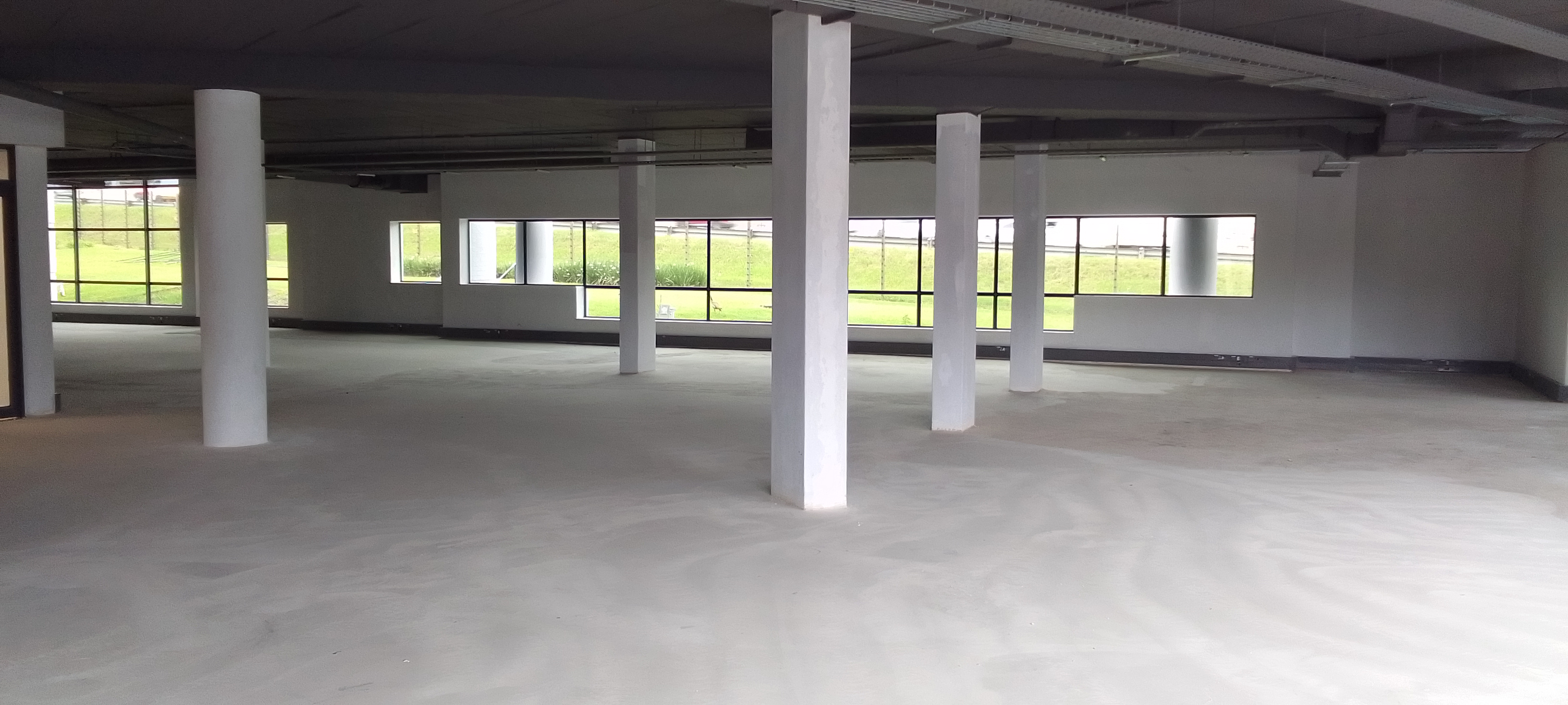 1 922m² Office Space to rent at Cascade Close in Vorna Valley