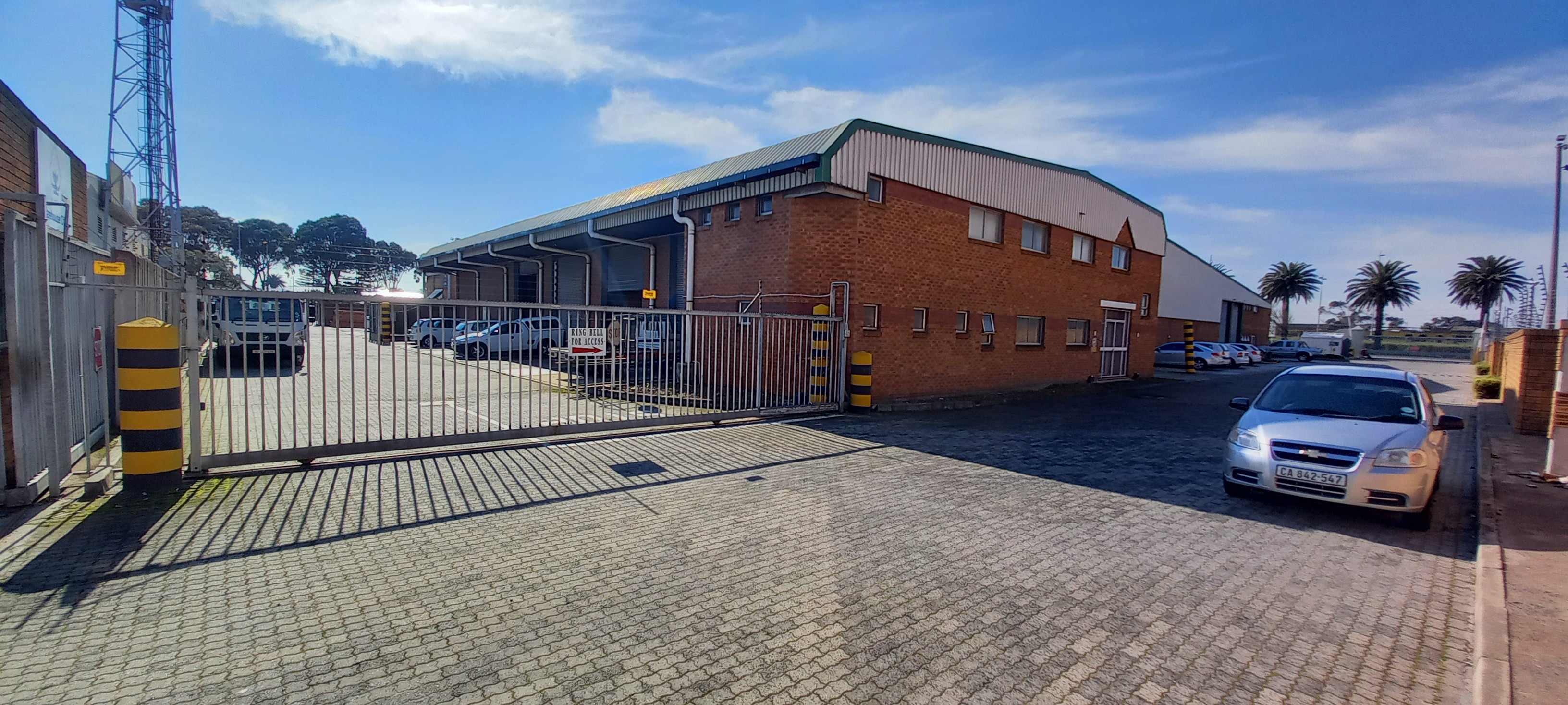 2 094m² Warehouse to rent at Independence Square in Ottery