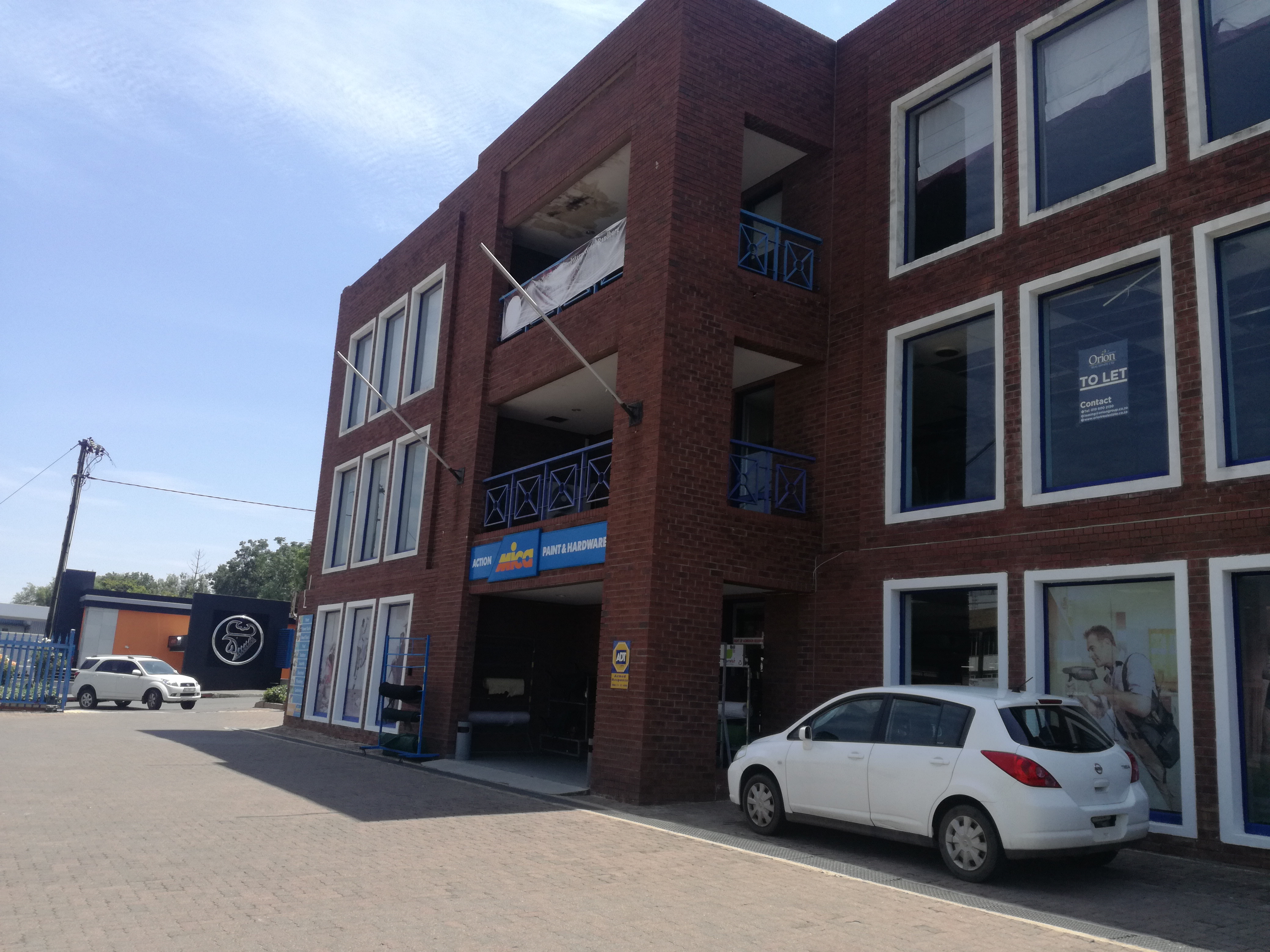 559m² Office Space to rent at Kensington B in Kensington B