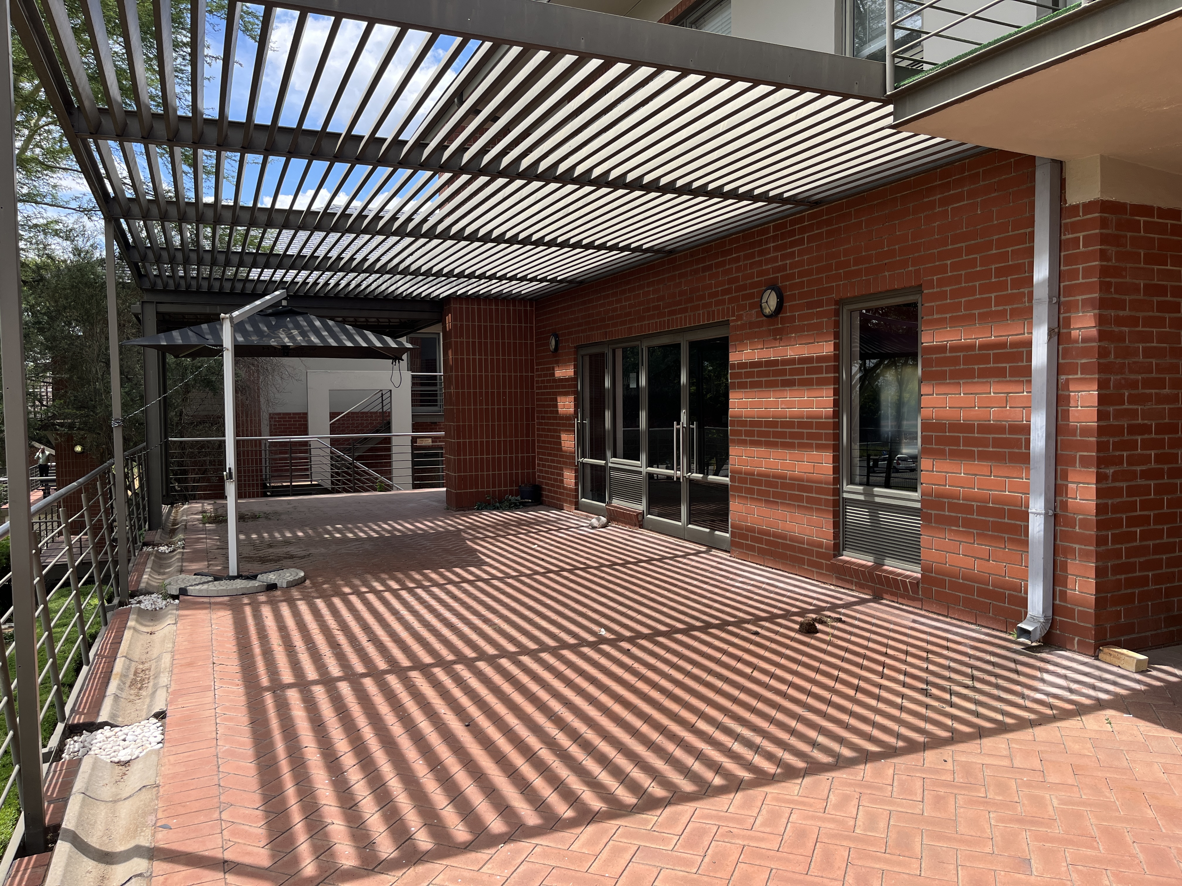 331m² Office Space to rent at Little Fourways Office Park in Magaliessig