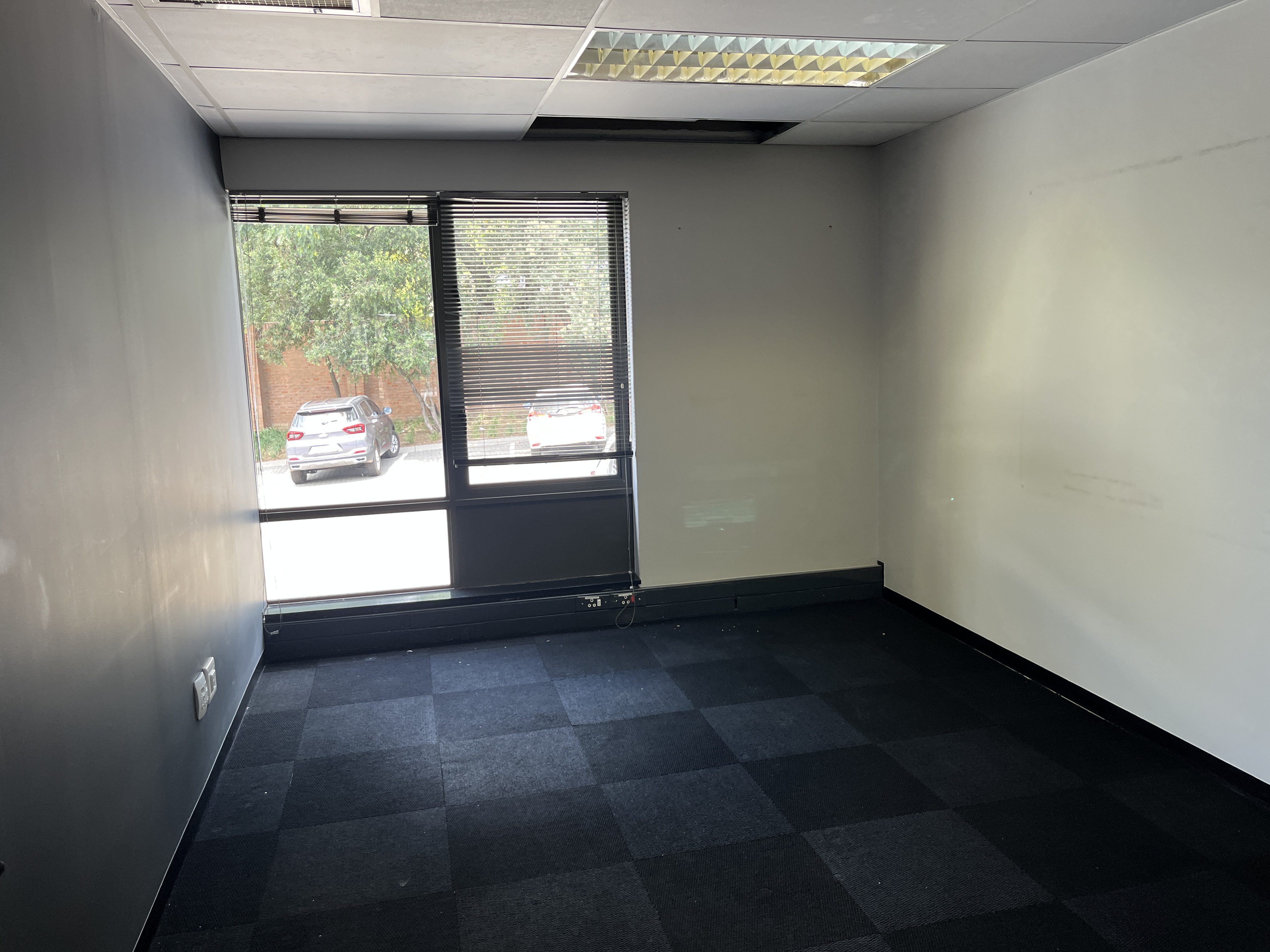 331m² Office Space to rent at Little Fourways Office Park in Magaliessig