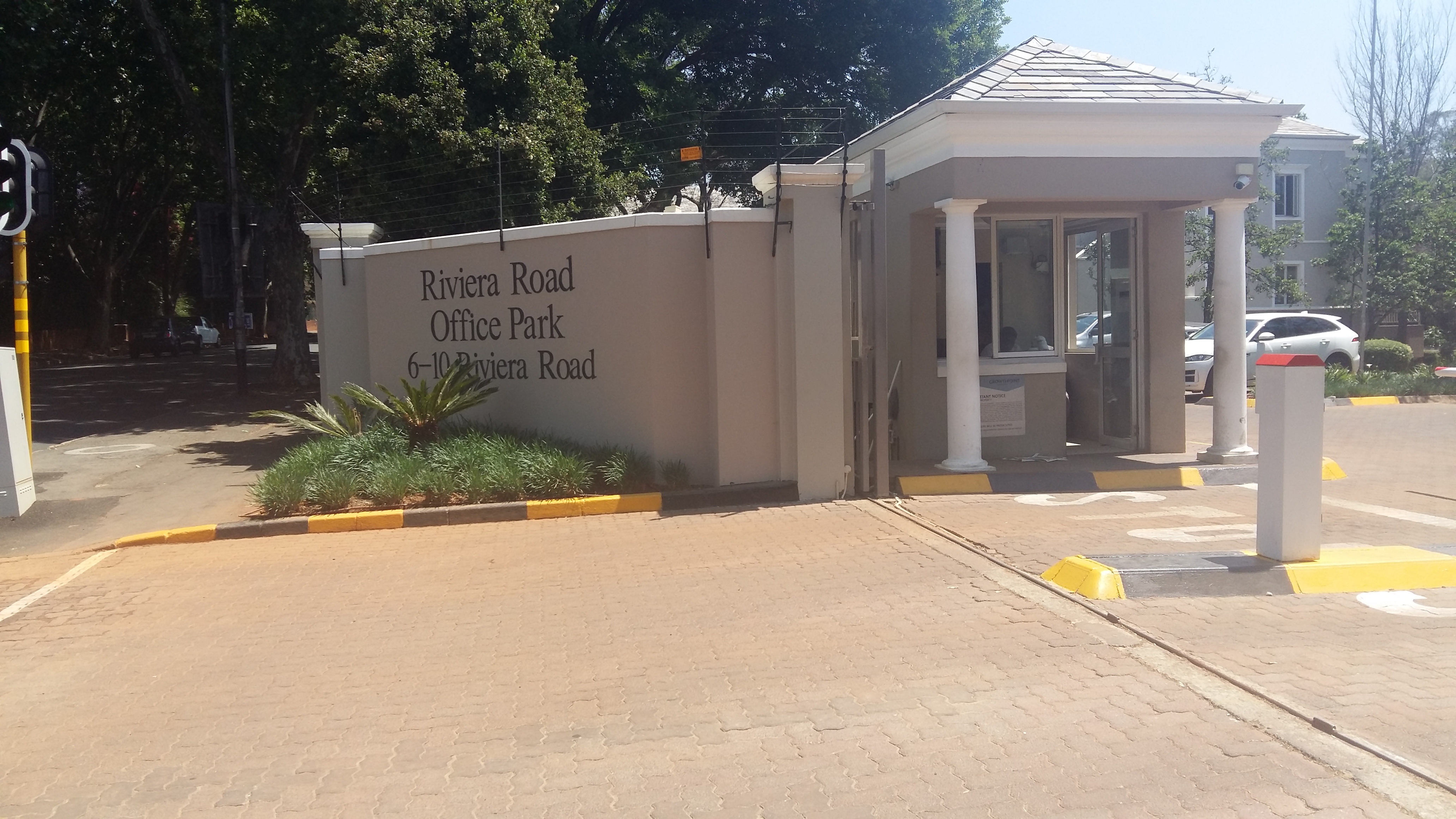 381m² Office Space to rent at Riviera Road Office Park in Killarney