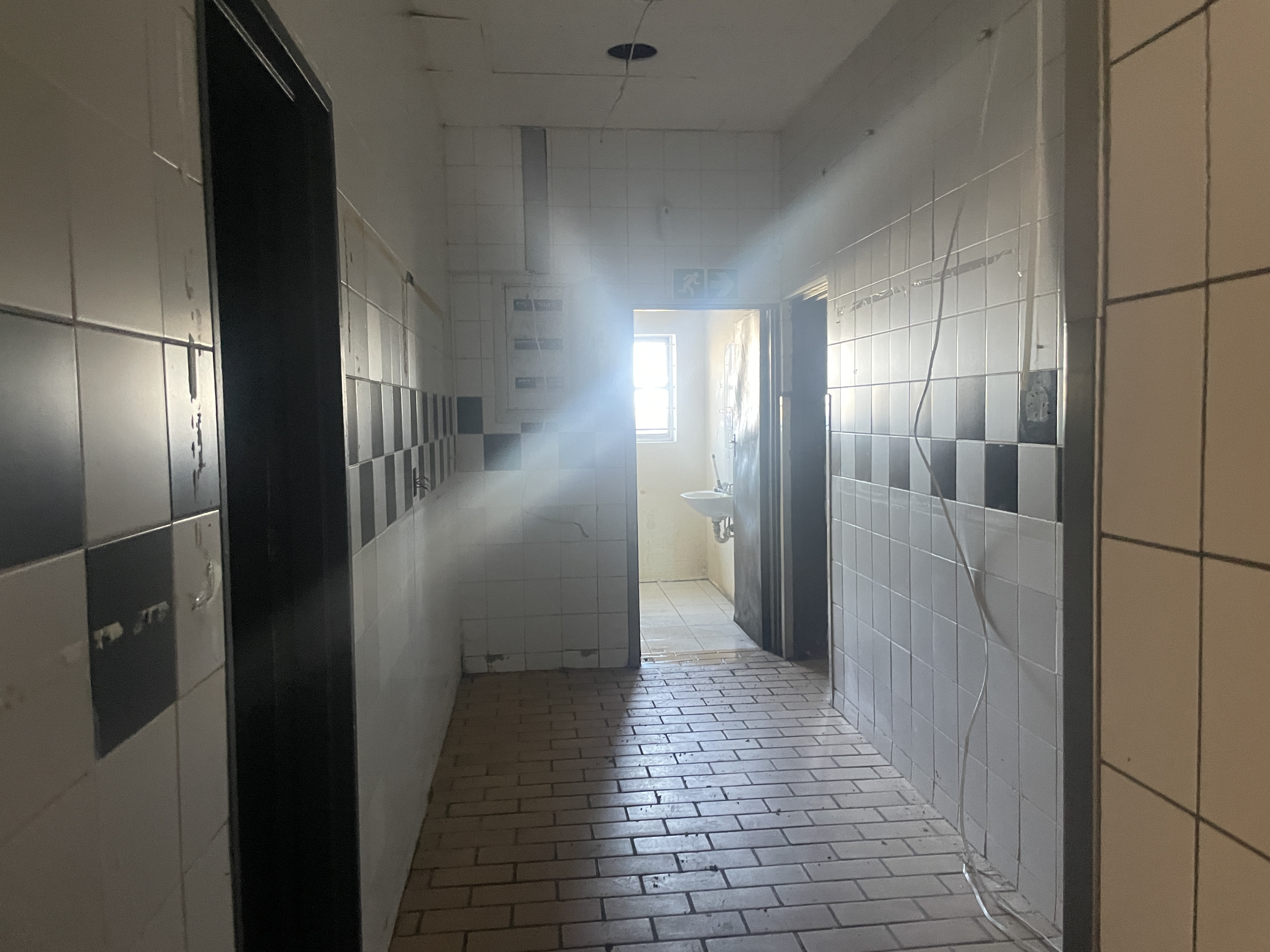 167m² Retail Shops to rent at Royker Centre in Athlone