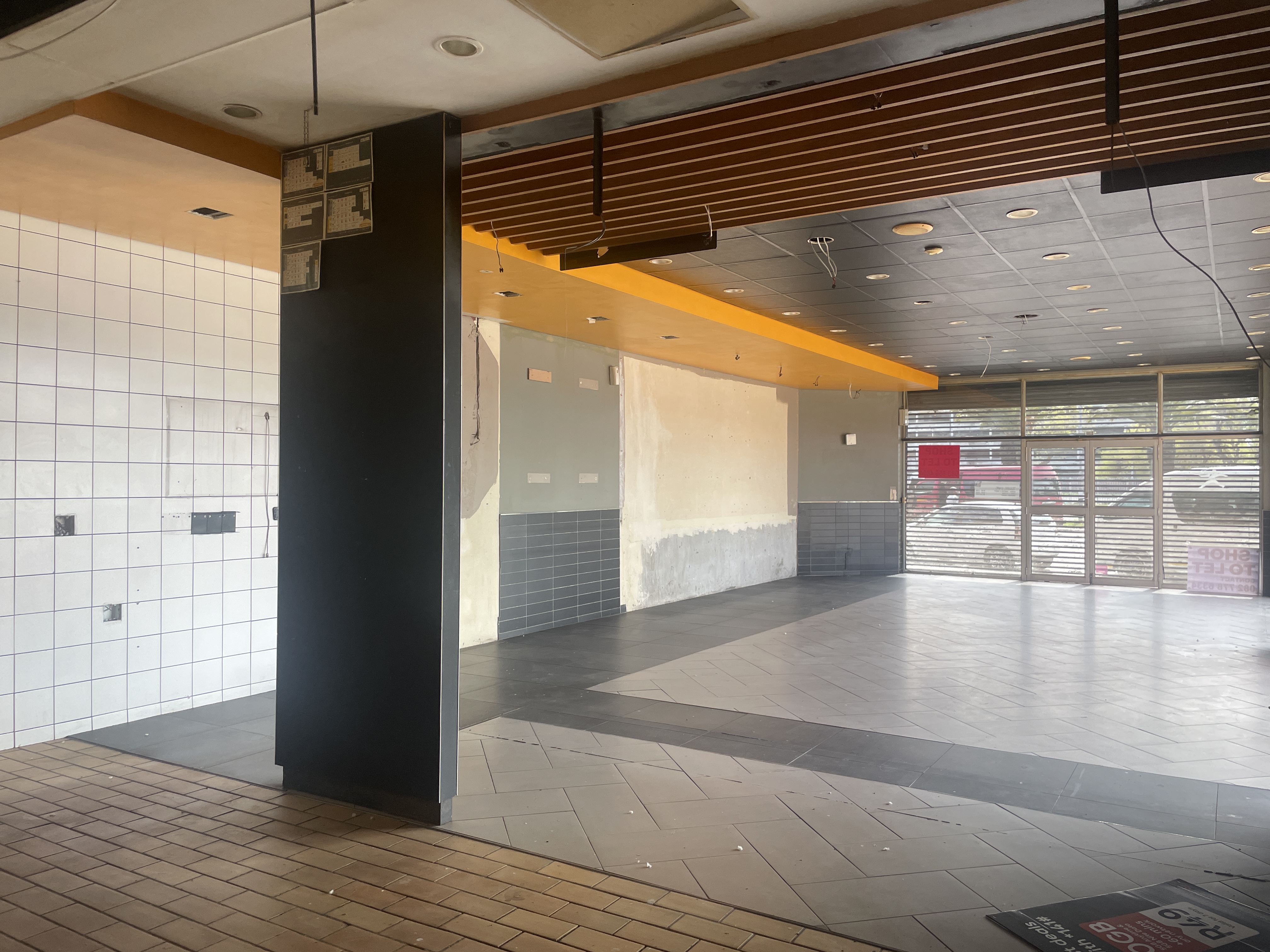 160m² Retail Shops to rent at Royker Centre in Athlone