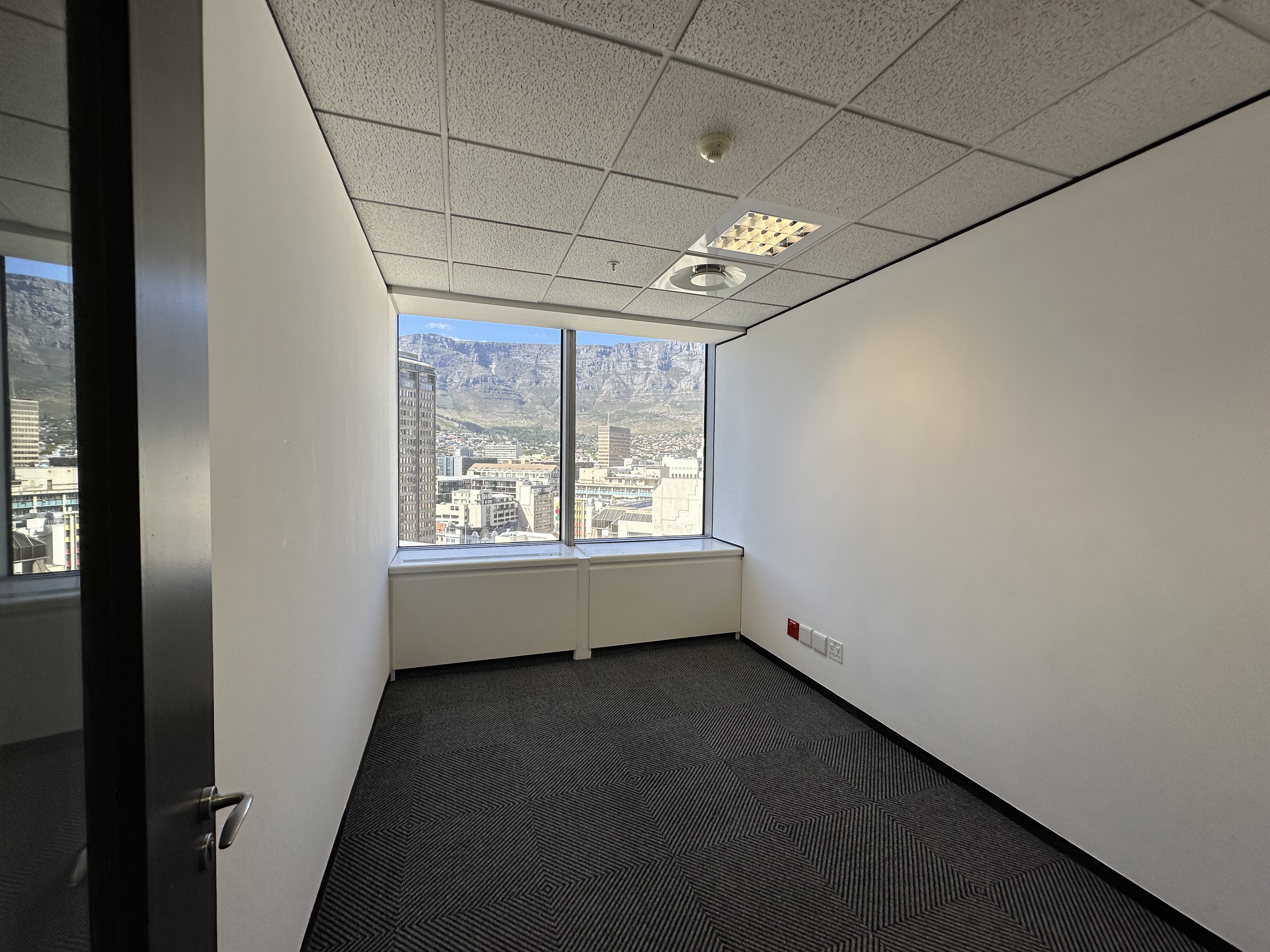 435m² Office Space to rent at SA Reserve Bank Building in Cape Town CBD