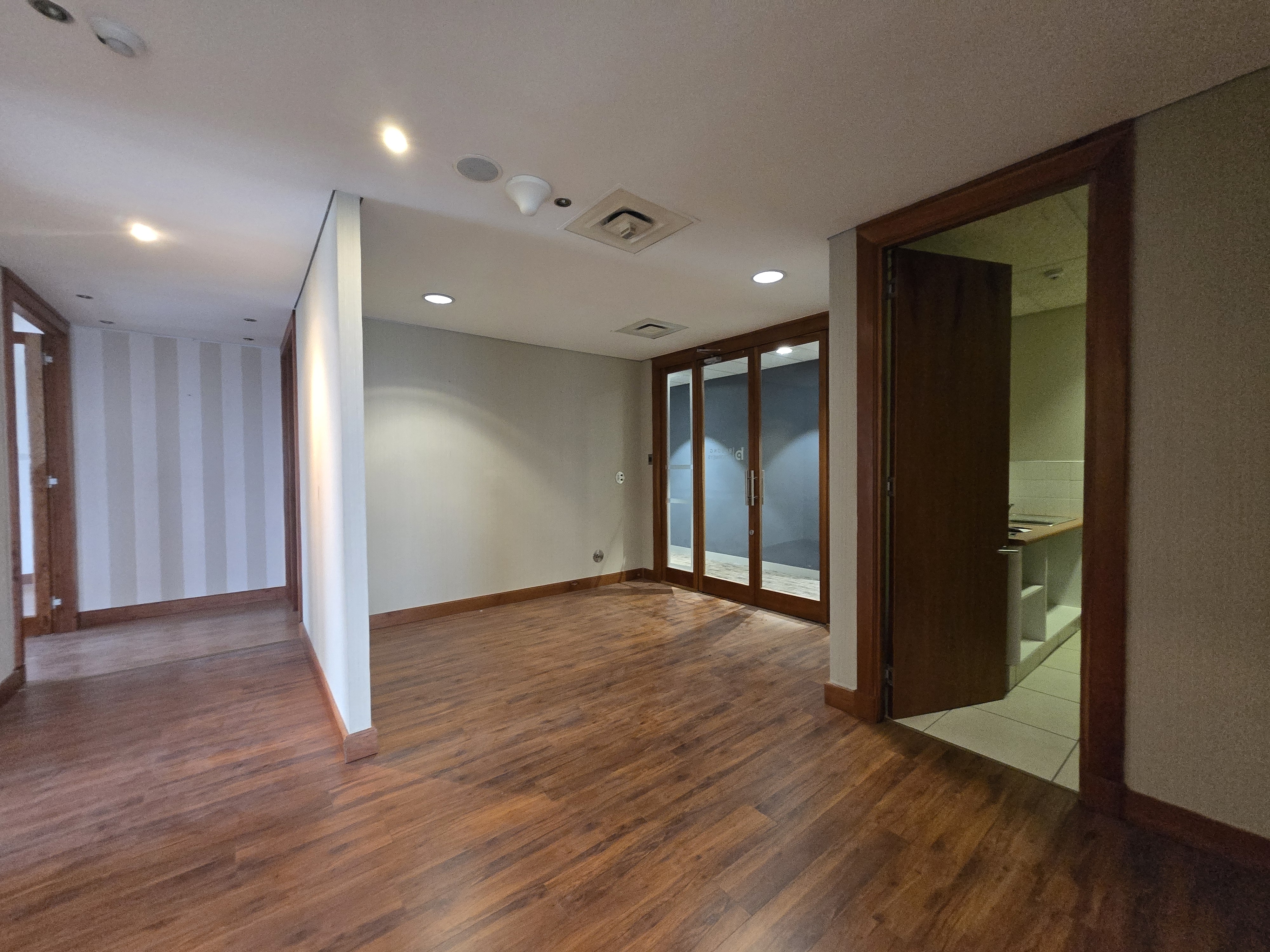 217m² Office Space to rent at Sandton City Office Tower in Sandton Central