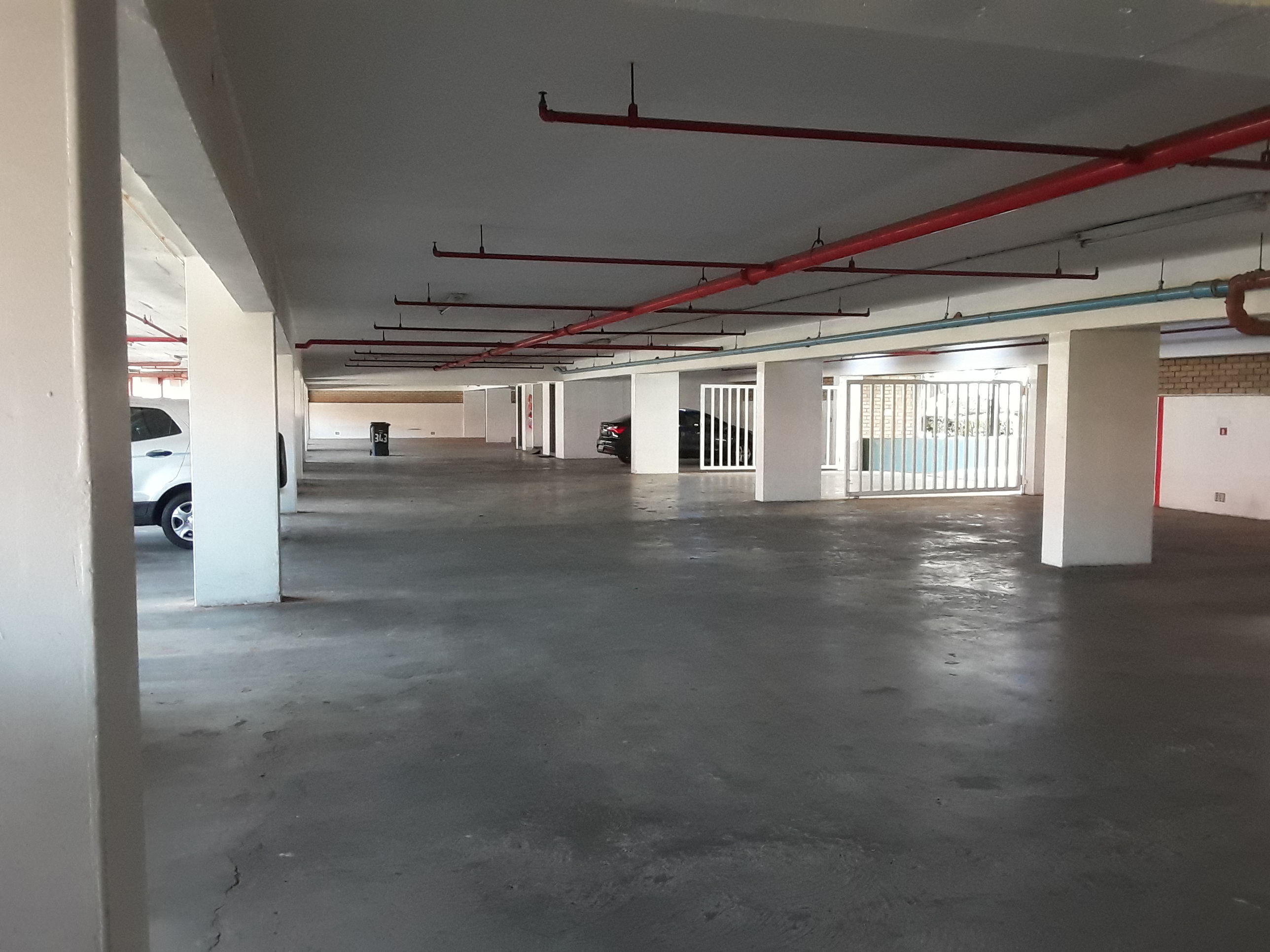 400m² Office Space to rent at Surrey Ave in Ferndale