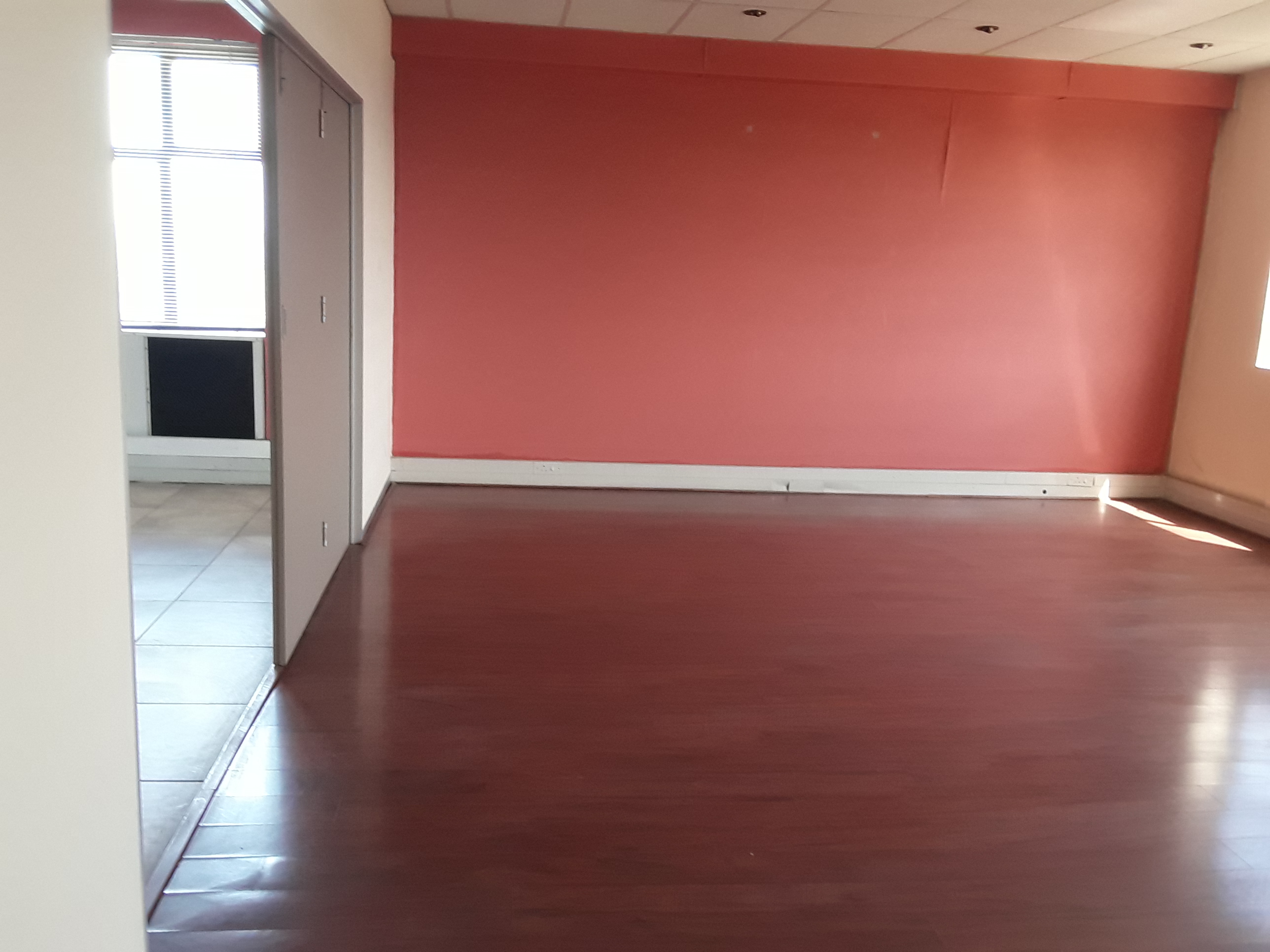 800m² Office Space to rent at Surrey Ave in Ferndale